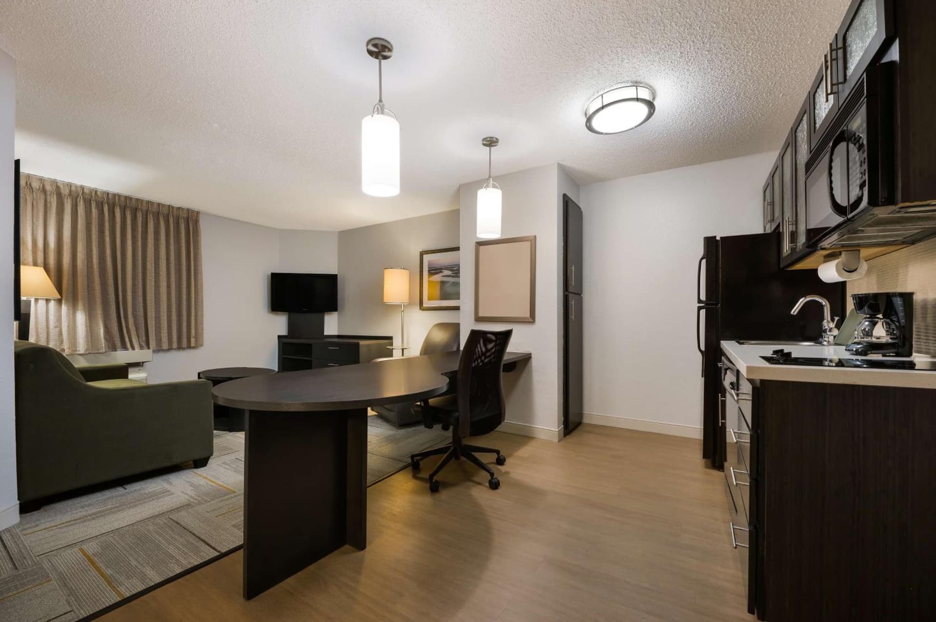 Sonesta Simply Suites Huntsville Research Park gallery photo in Huntsville, AL — image 18