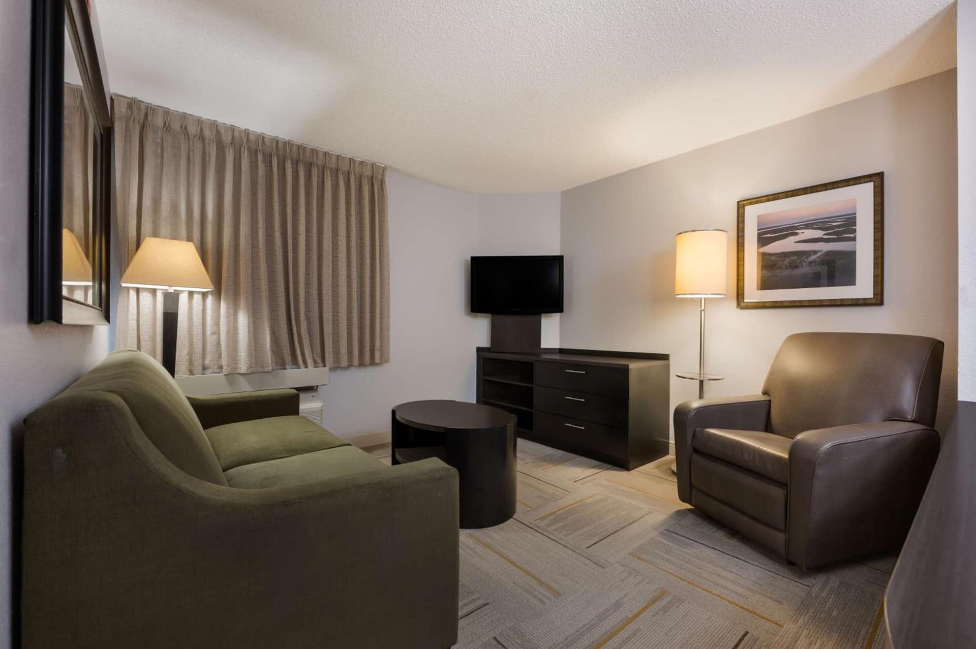 Sonesta Simply Suites Huntsville Research Park gallery photo in Huntsville, AL — image 12