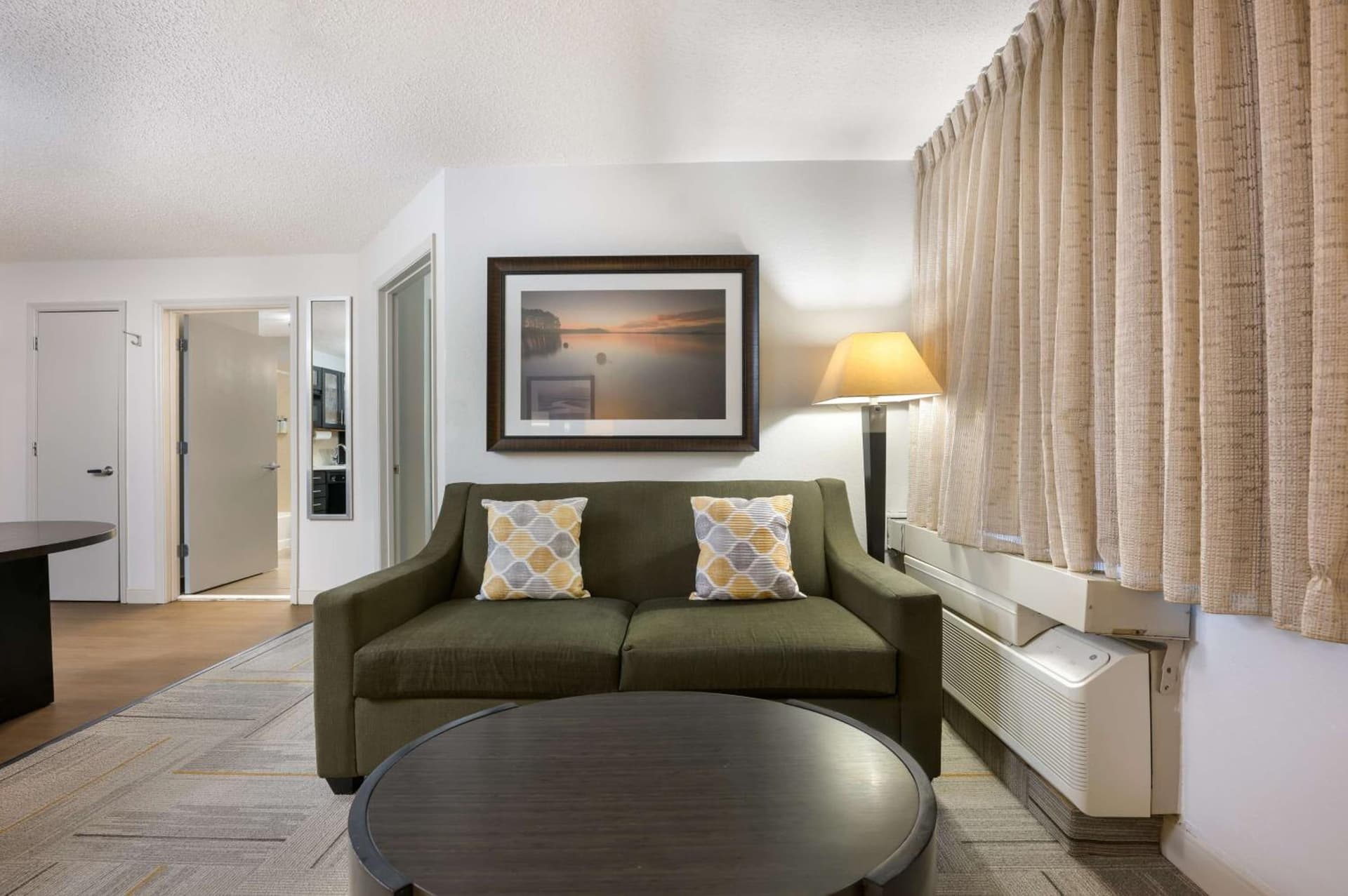 Sonesta Simply Suites Huntsville Research Park gallery photo in Huntsville, AL — image 15