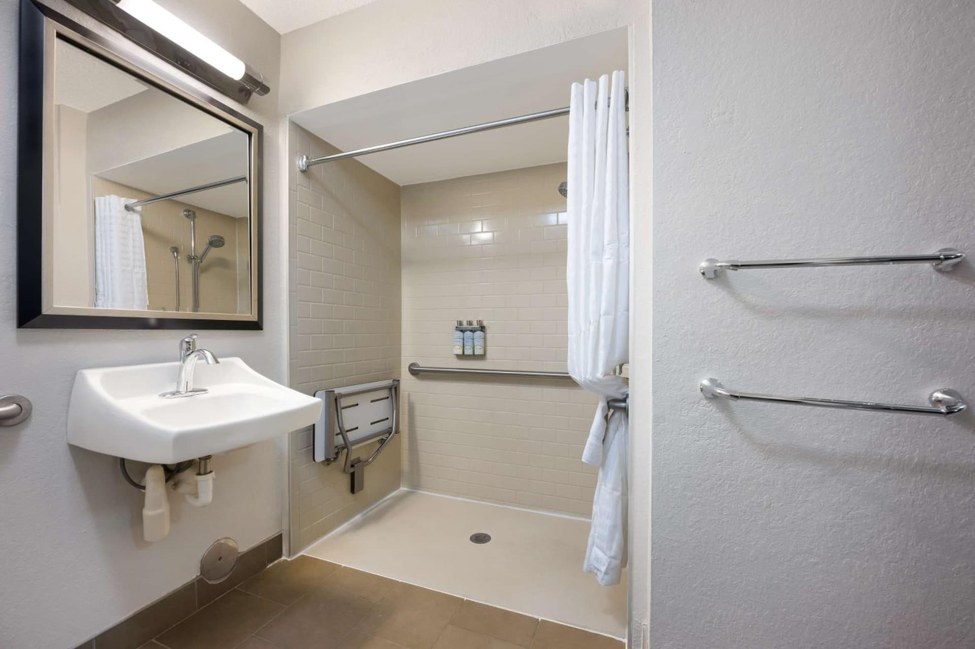 Sonesta Simply Suites Huntsville Research Park gallery photo in Huntsville, AL — image 25