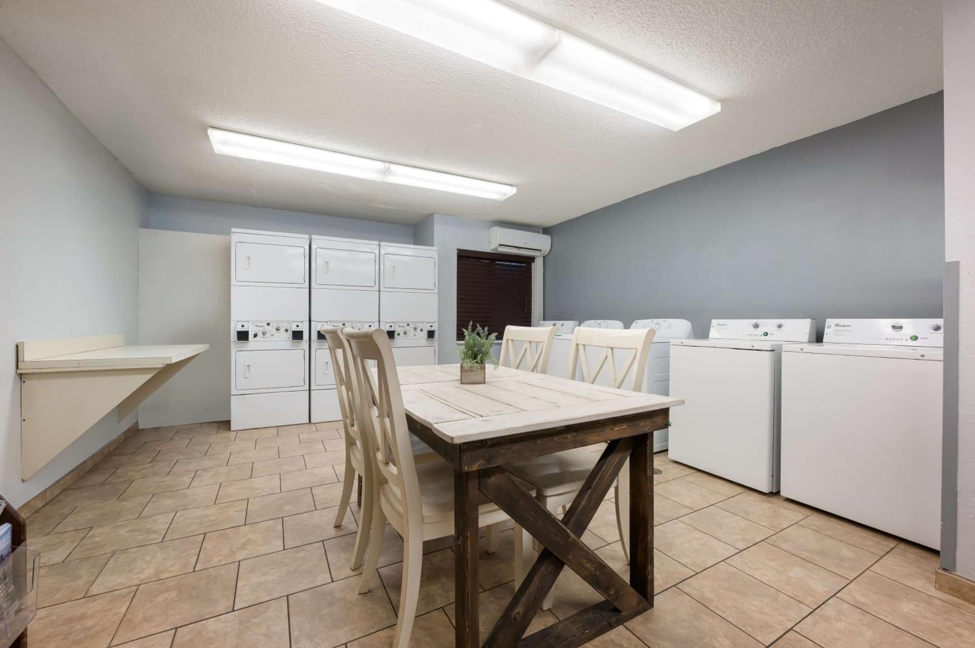 Sonesta Simply Suites Huntsville Research Park gallery photo in Huntsville, AL — image 16