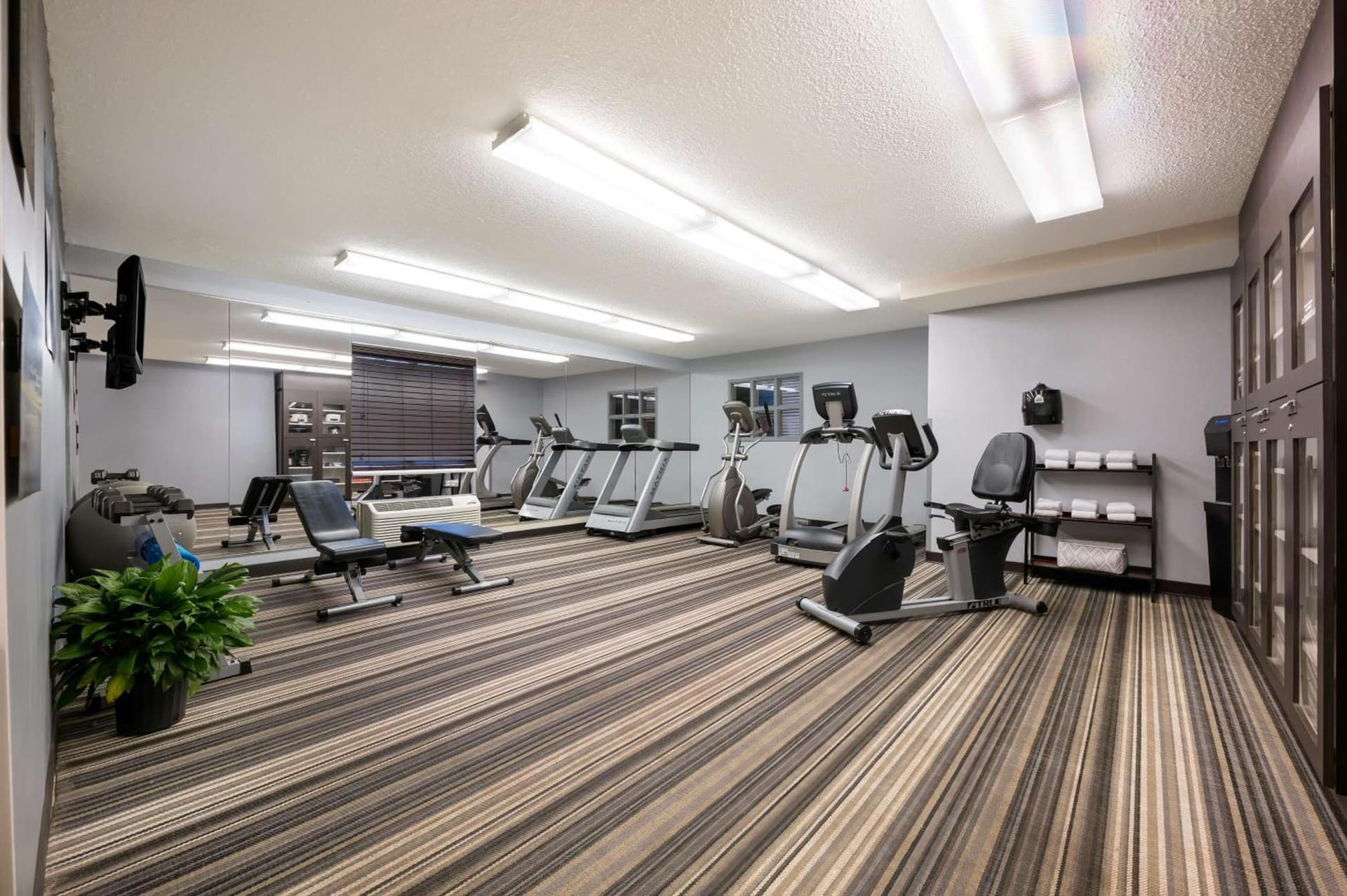 Sonesta Simply Suites Huntsville Research Park gallery photo in Huntsville, AL — image 23