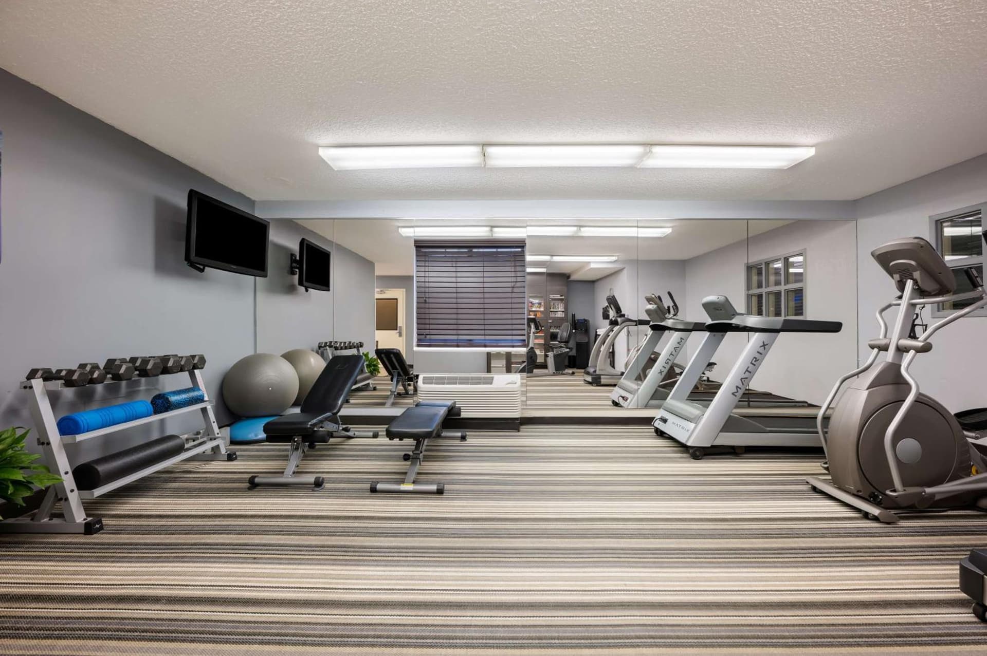 Sonesta Simply Suites Huntsville Research Park gallery photo in Huntsville, AL — image 9