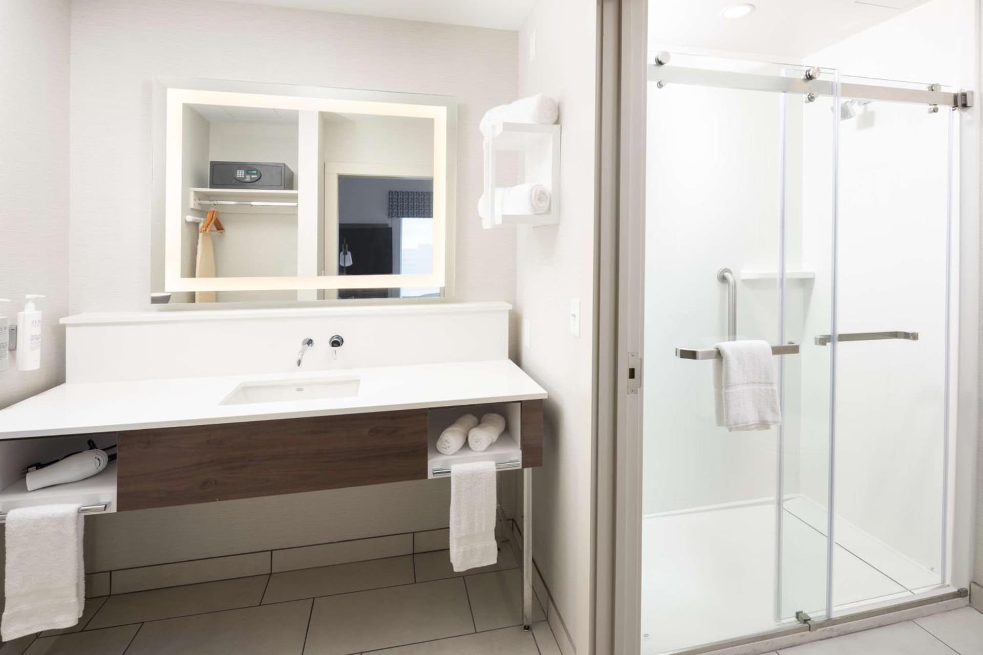 Hampton Inn & Suites Rochester Downtown gallery photo in Rochester, NY — image 9