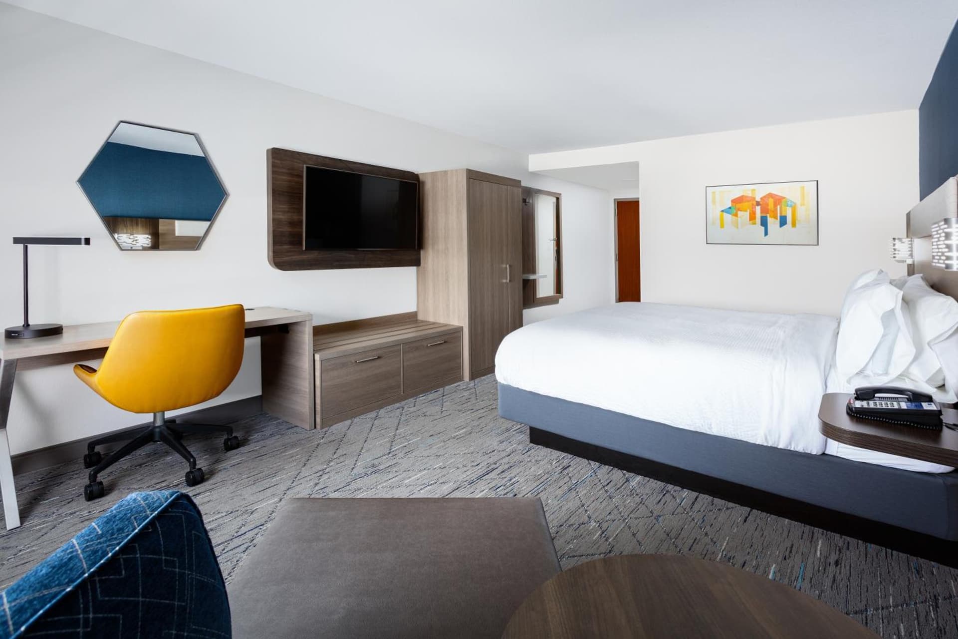 Holiday Inn Express & Suites Williamsburg by IHG interior in Williamsburg, VA — gallery photo 2