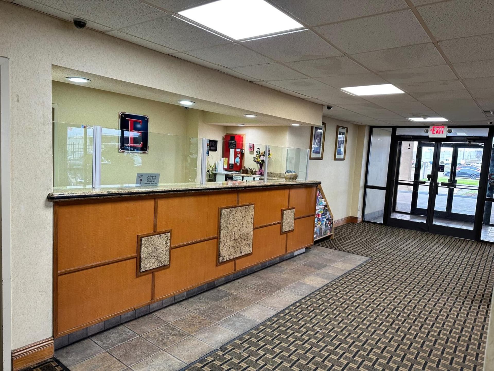 Executive Inn interior in Dallas, TX — gallery photo 2