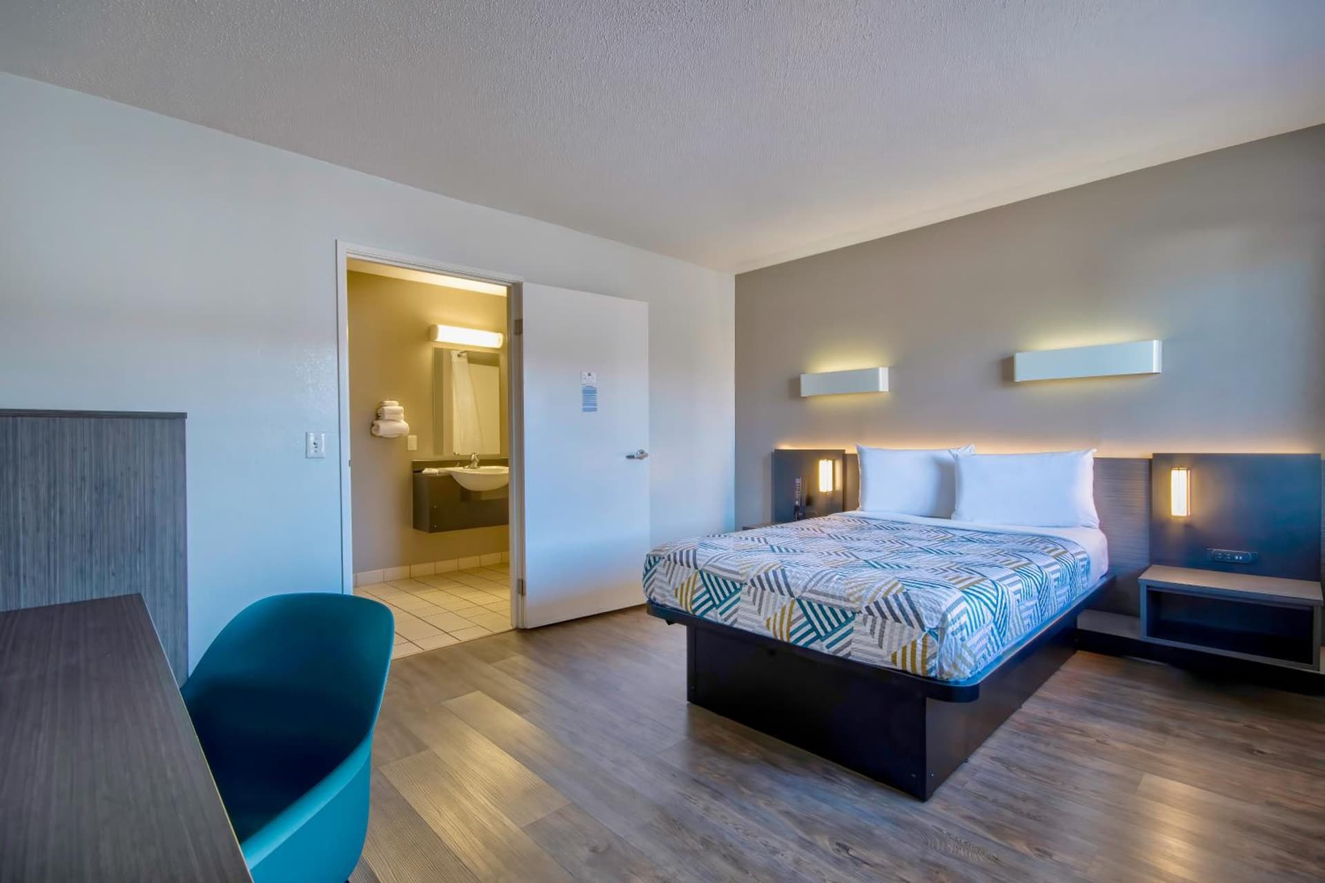 Motel 6 Santa Fe gallery photo in Santa Fe, NM — image 4