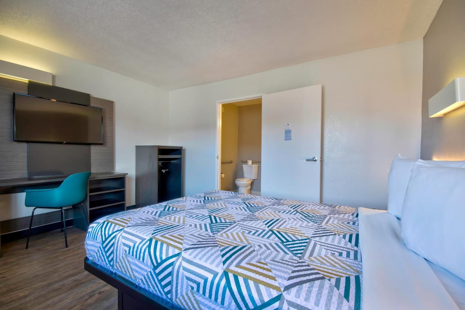 Motel 6 Santa Fe property views in Santa Fe, NM — gallery photo 3