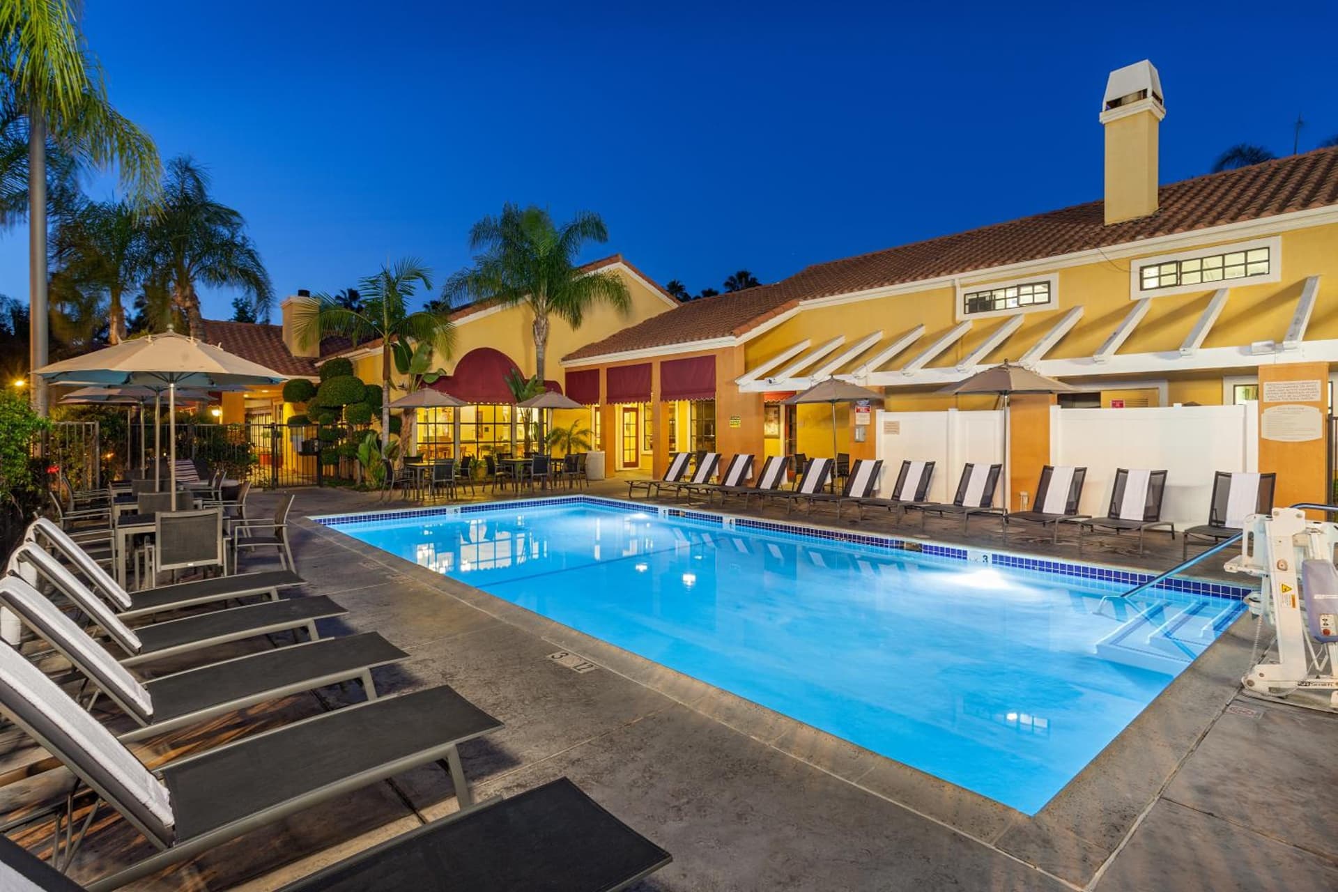 Clementine Hotel & Suites Anaheim interior in Anaheim, CA — gallery photo 2