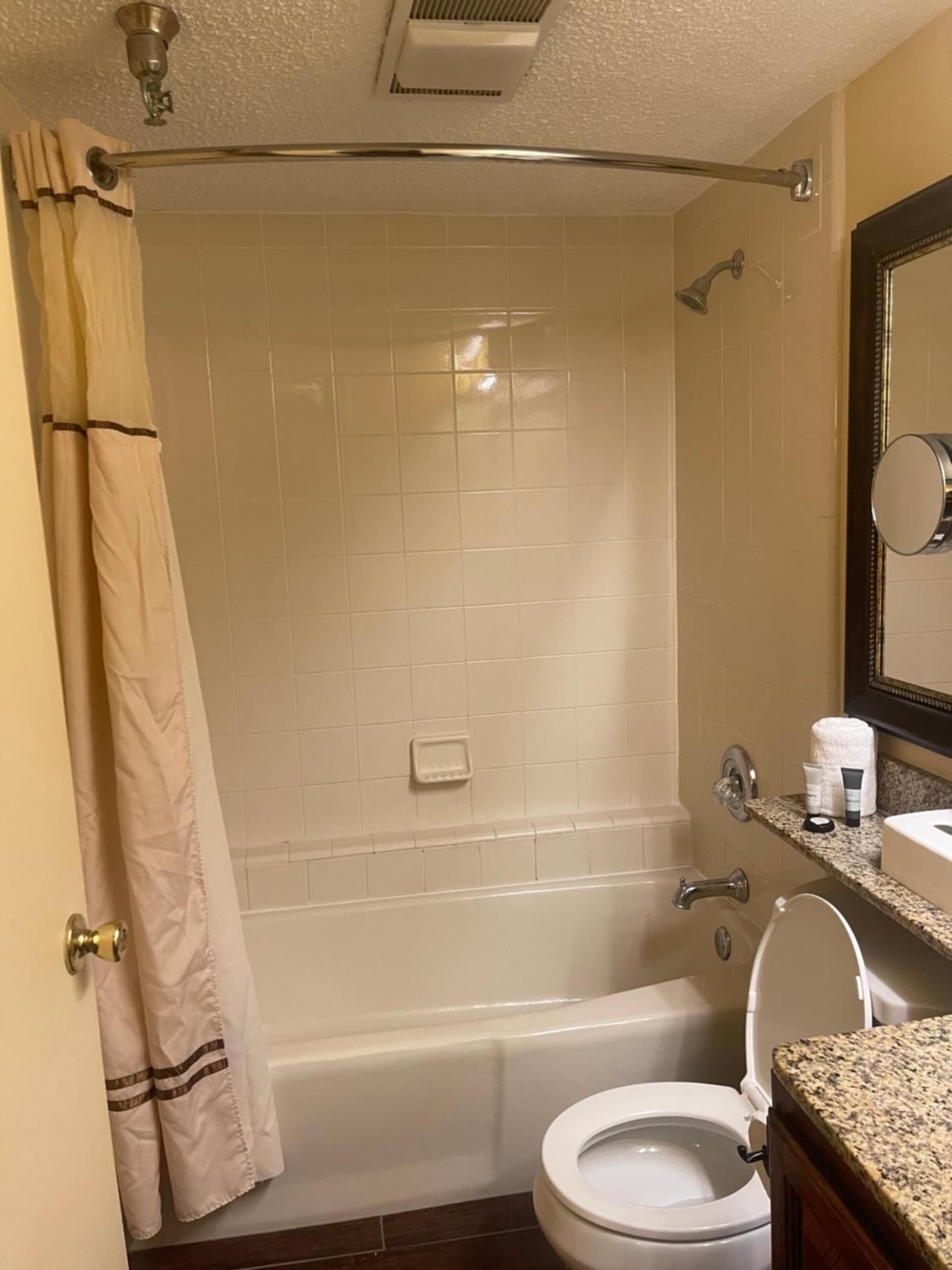 Family Friendly Suite! ArcadeGame inside property views in River Ranch — gallery photo 3