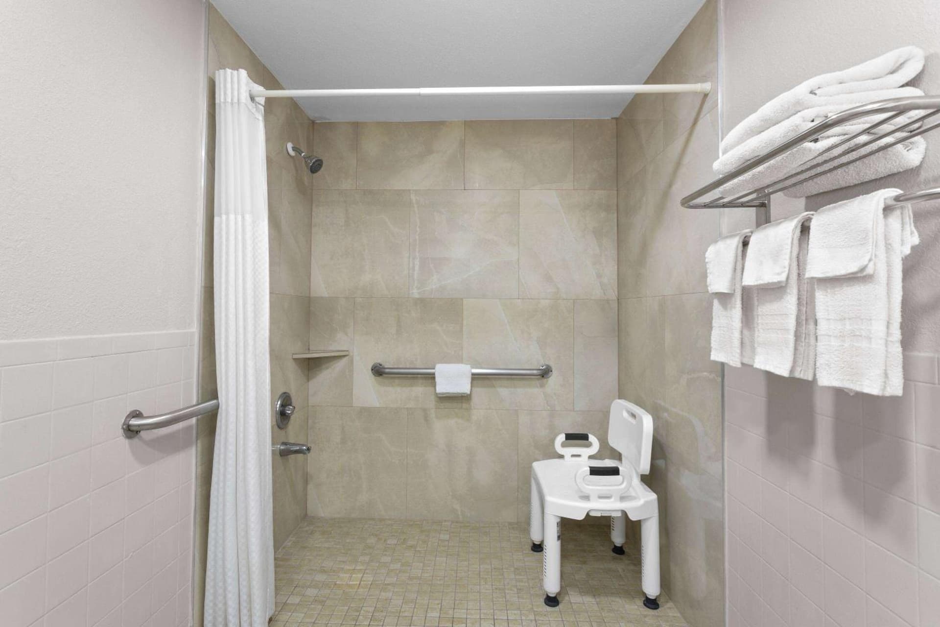 Days Inn by Wyndham St. Petersburg Central gallery photo in St Petersburg, FL — image 39