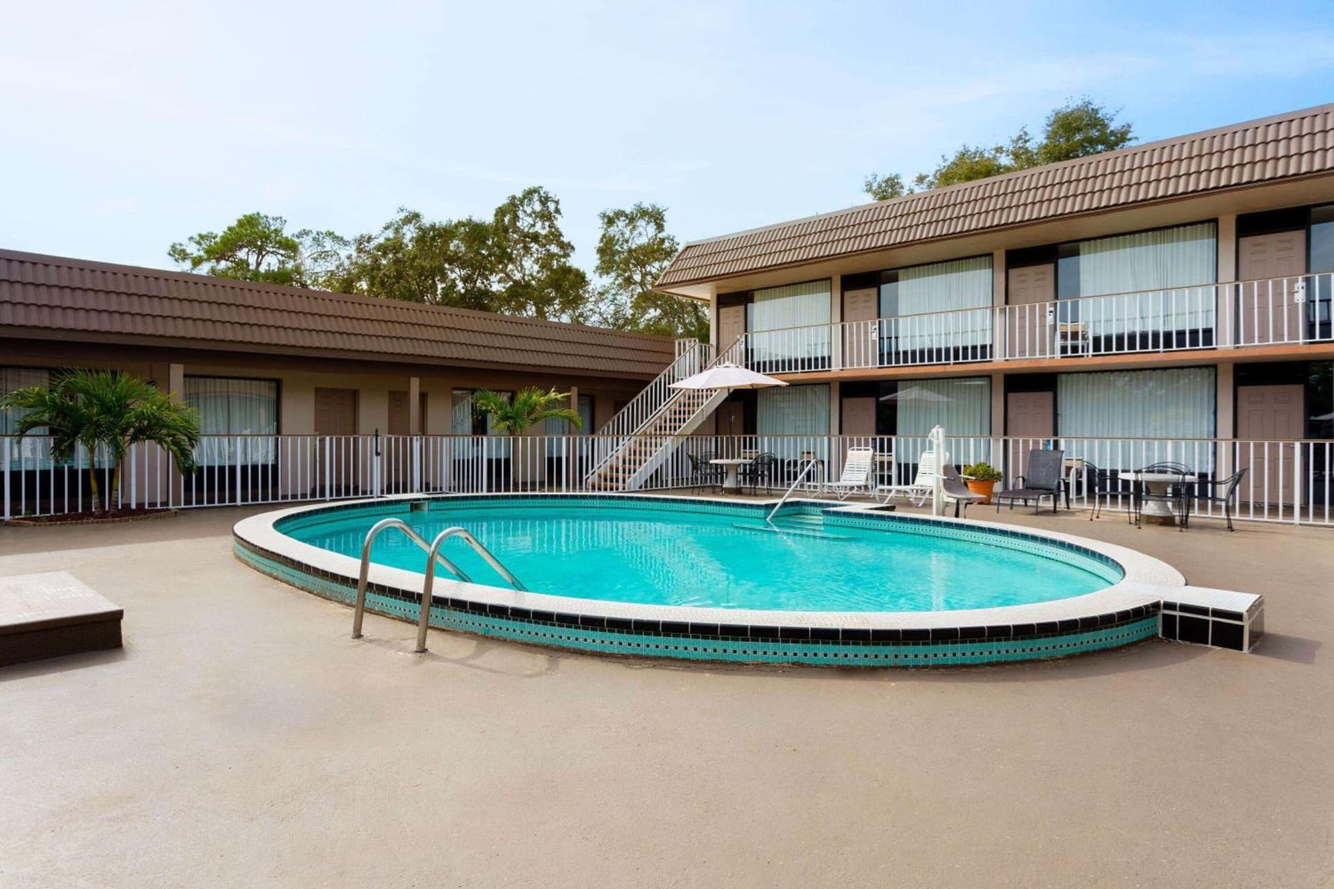 Days Inn by Wyndham St. Petersburg Central gallery photo in St Petersburg, FL — image 27