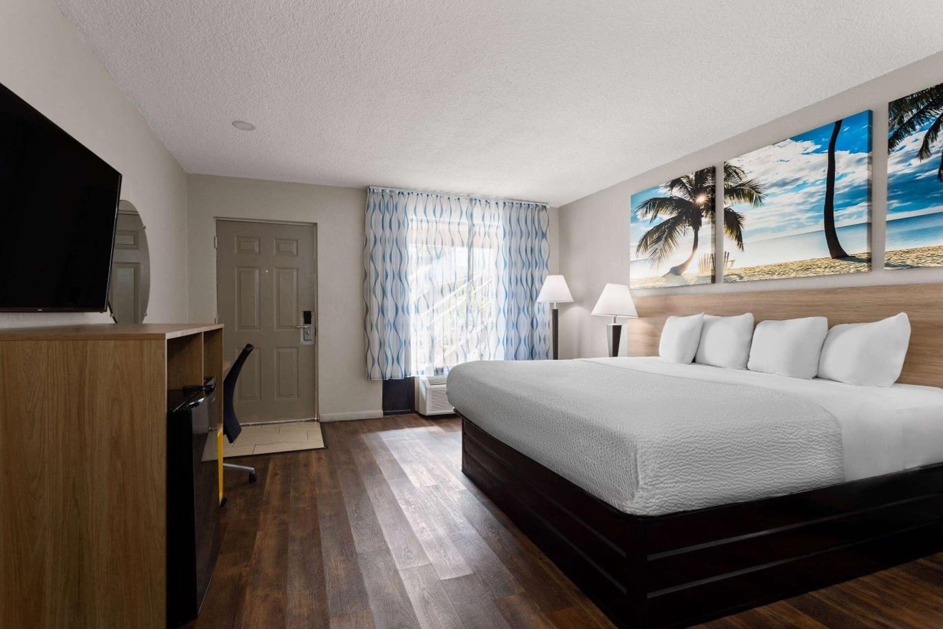 Days Inn by Wyndham St. Petersburg Central gallery photo in St Petersburg, FL — image 23