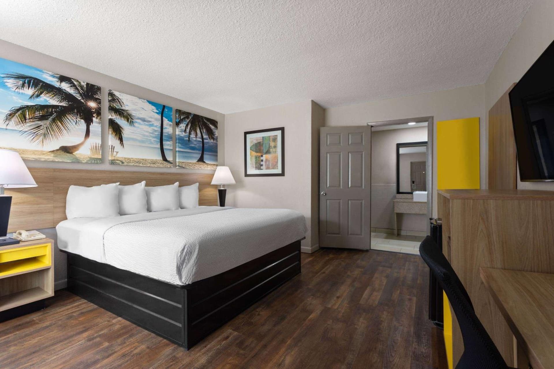 Days Inn by Wyndham St. Petersburg Central gallery photo in St Petersburg, FL — image 36