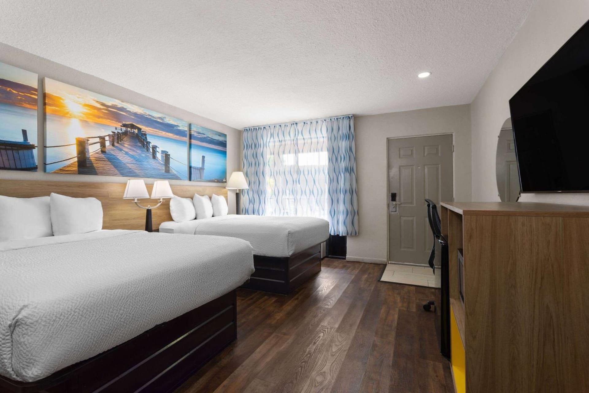 Days Inn by Wyndham St. Petersburg Central gallery photo in St Petersburg, FL — image 14