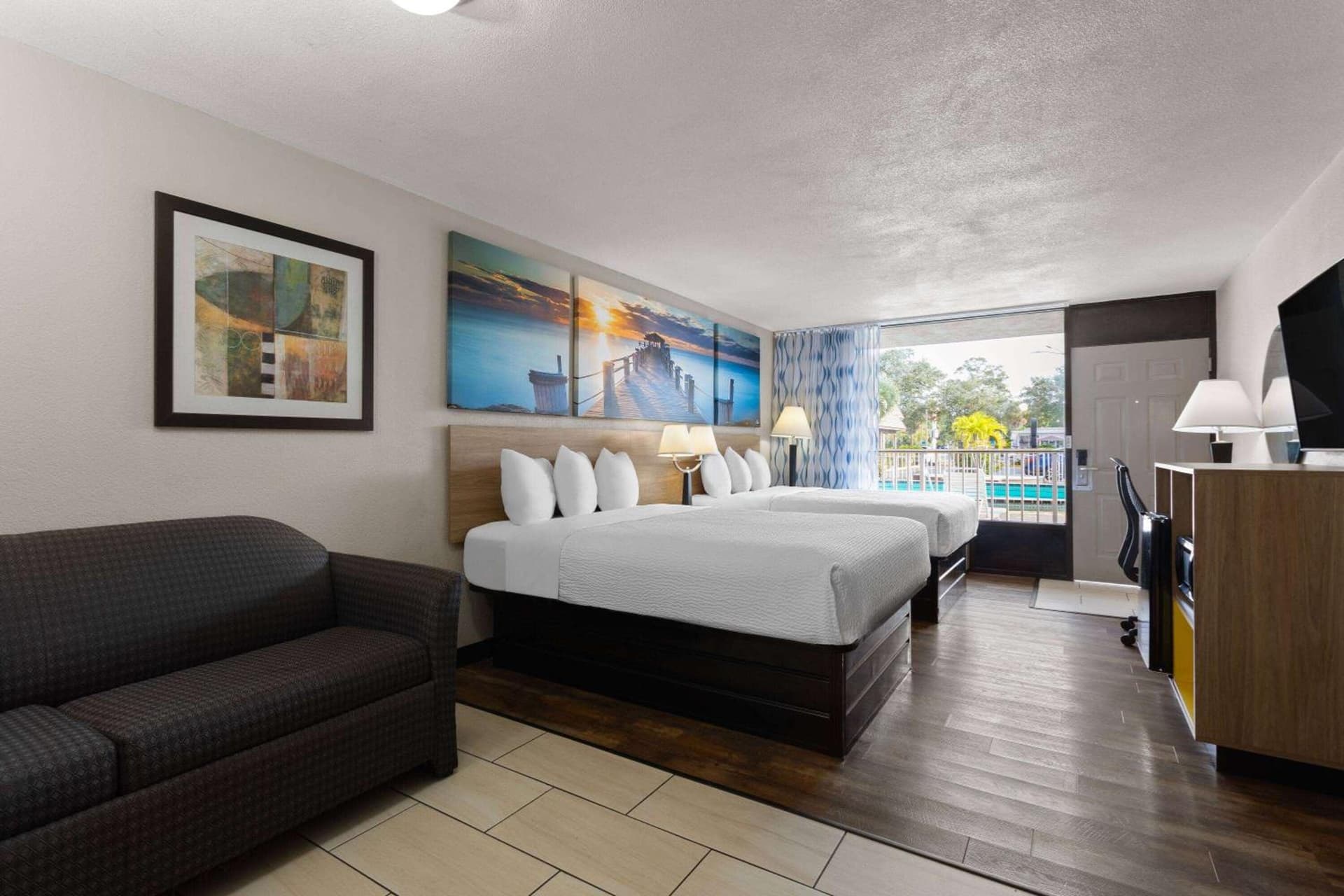 Days Inn by Wyndham St. Petersburg Central gallery photo in St Petersburg, FL — image 51