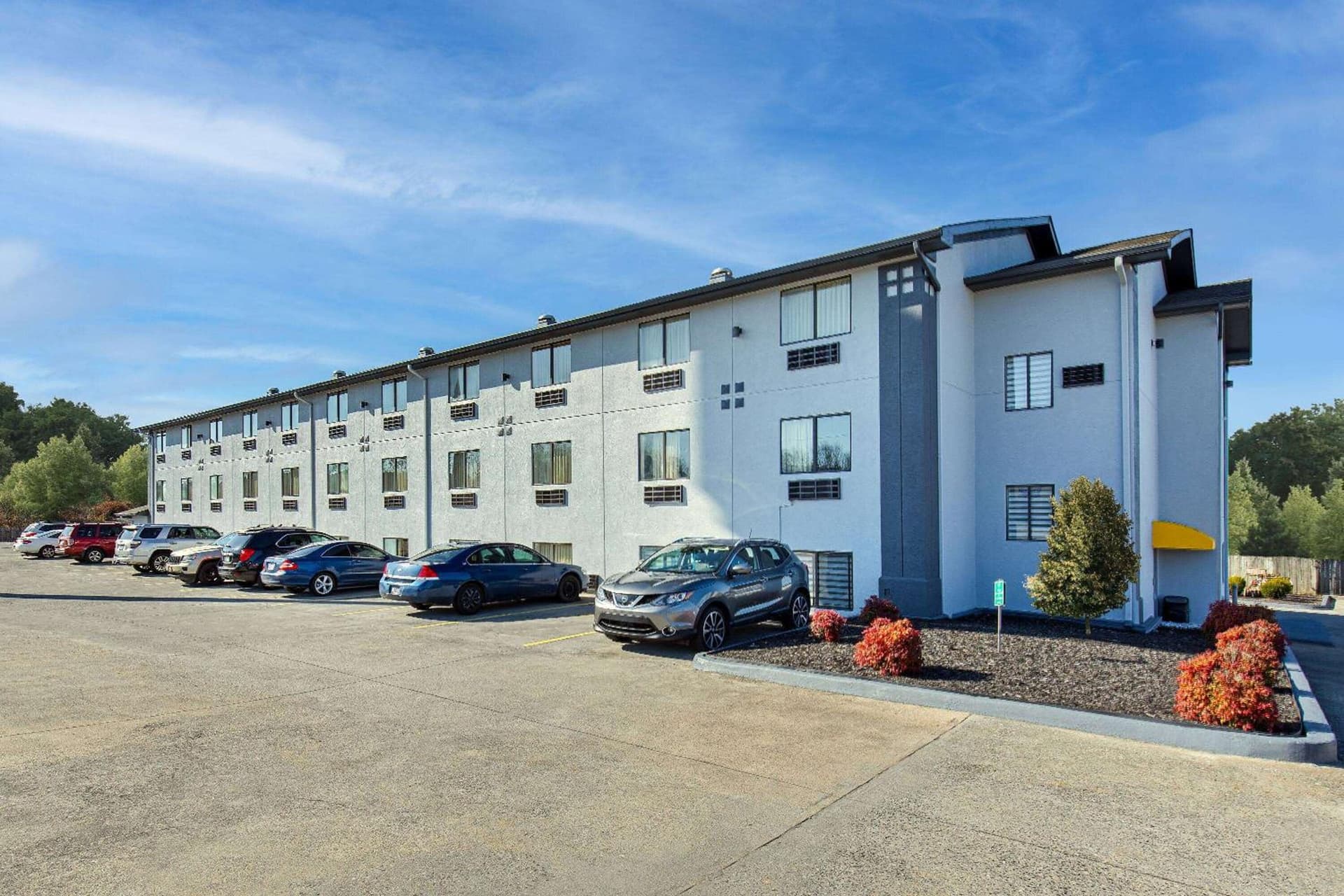 Super 8 by Wyndham Johnson City interior in Johnson City, TN — gallery photo 2