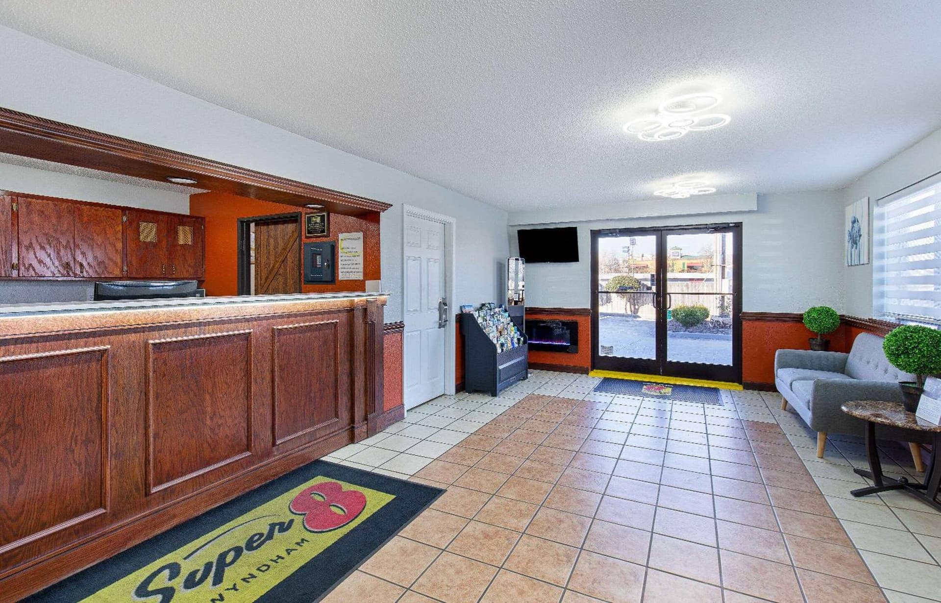 Super 8 by Wyndham Johnson City interior in Johnson City, TN — gallery photo 2