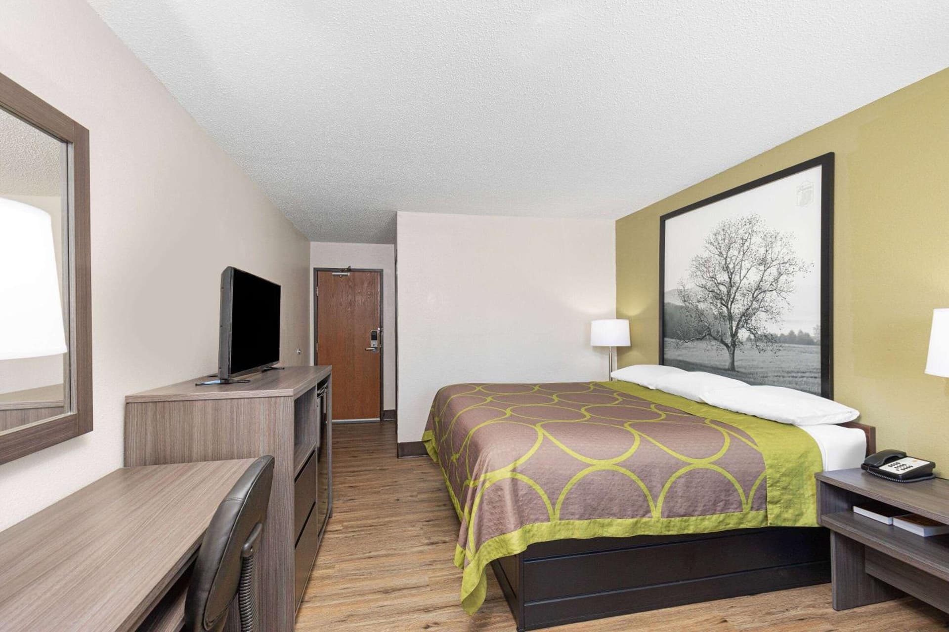 Super 8 by Wyndham Johnson City gallery photo in Johnson City, TN — image 34