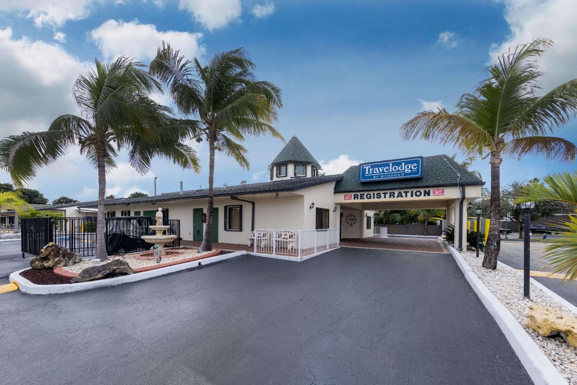 Travelodge by Wyndham Florida City/Homestead/Everglades featured exterior or lobby in Florida City, FL — similar hotel