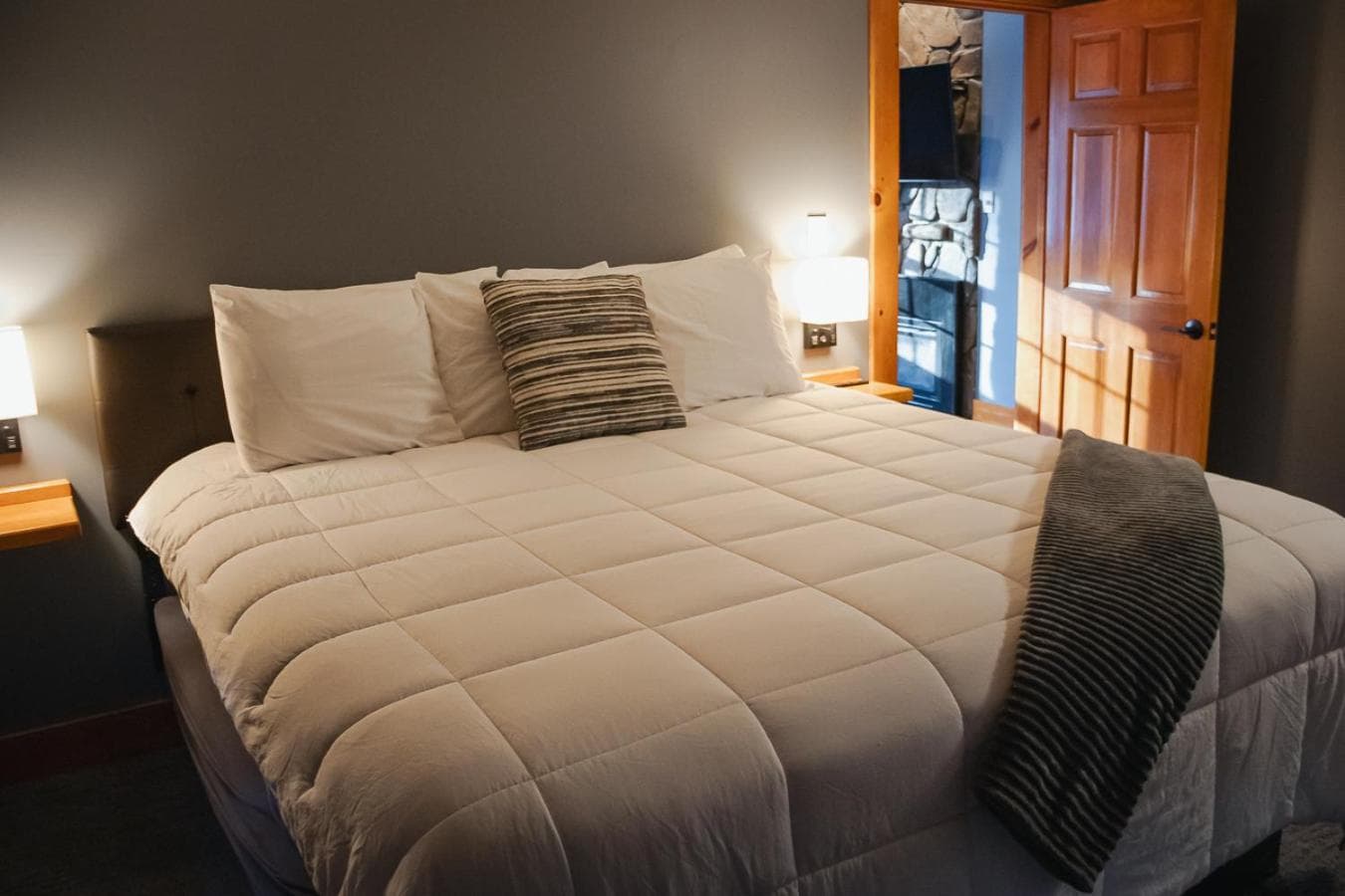 New England Inn & Lodge interior in North Conway, NH — gallery photo 2