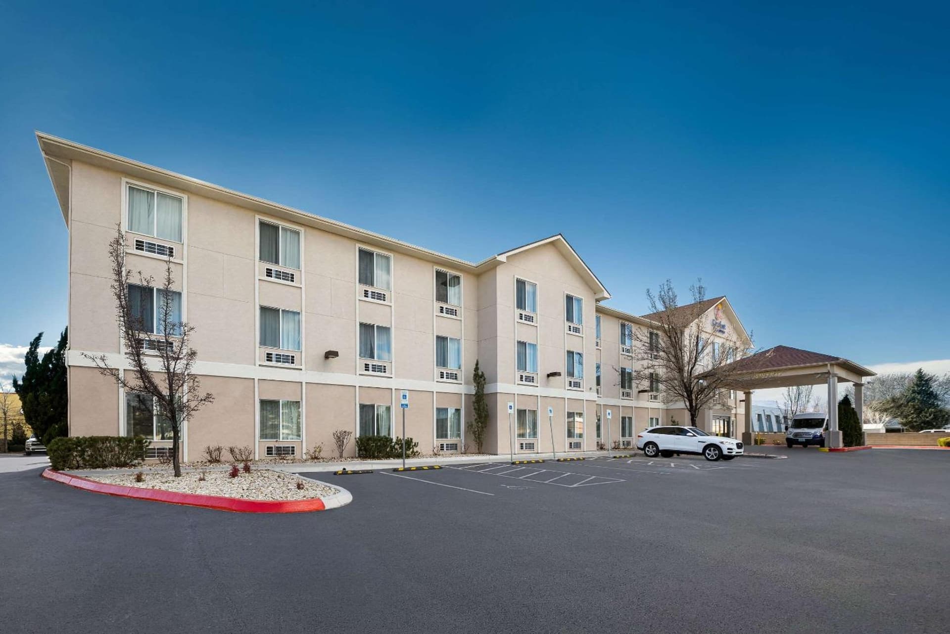 Comfort Inn & Suites Airport Convention Center property views in Reno, NV — gallery photo 3