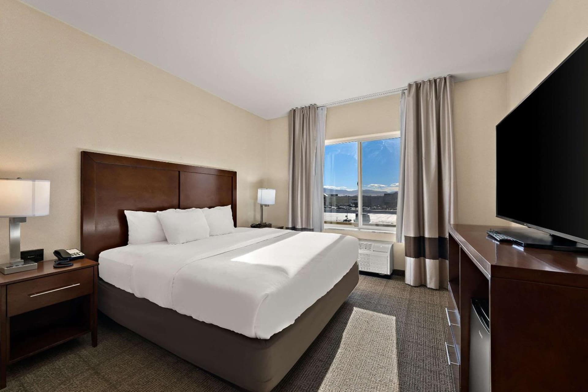 Comfort Inn & Suites Airport Convention Center gallery photo in Reno, NV — image 4