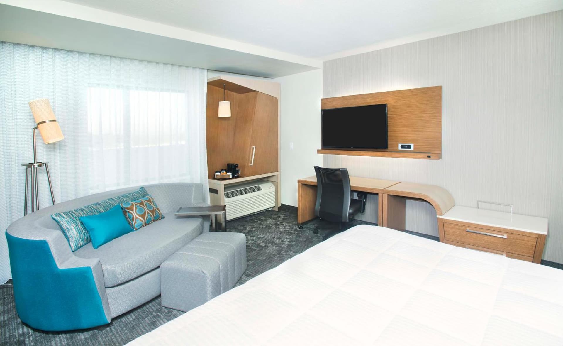 Courtyard by Marriott Redwood City property views in Redwood City, CA — gallery photo 3