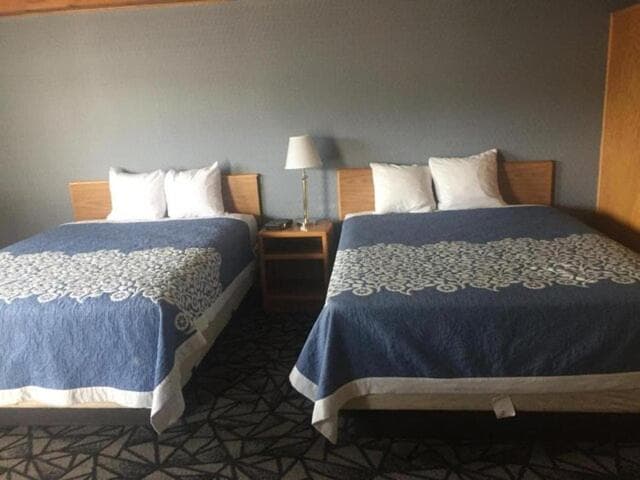 Tomahawk Motor Lodge property views in Riverton, WY — gallery photo 3