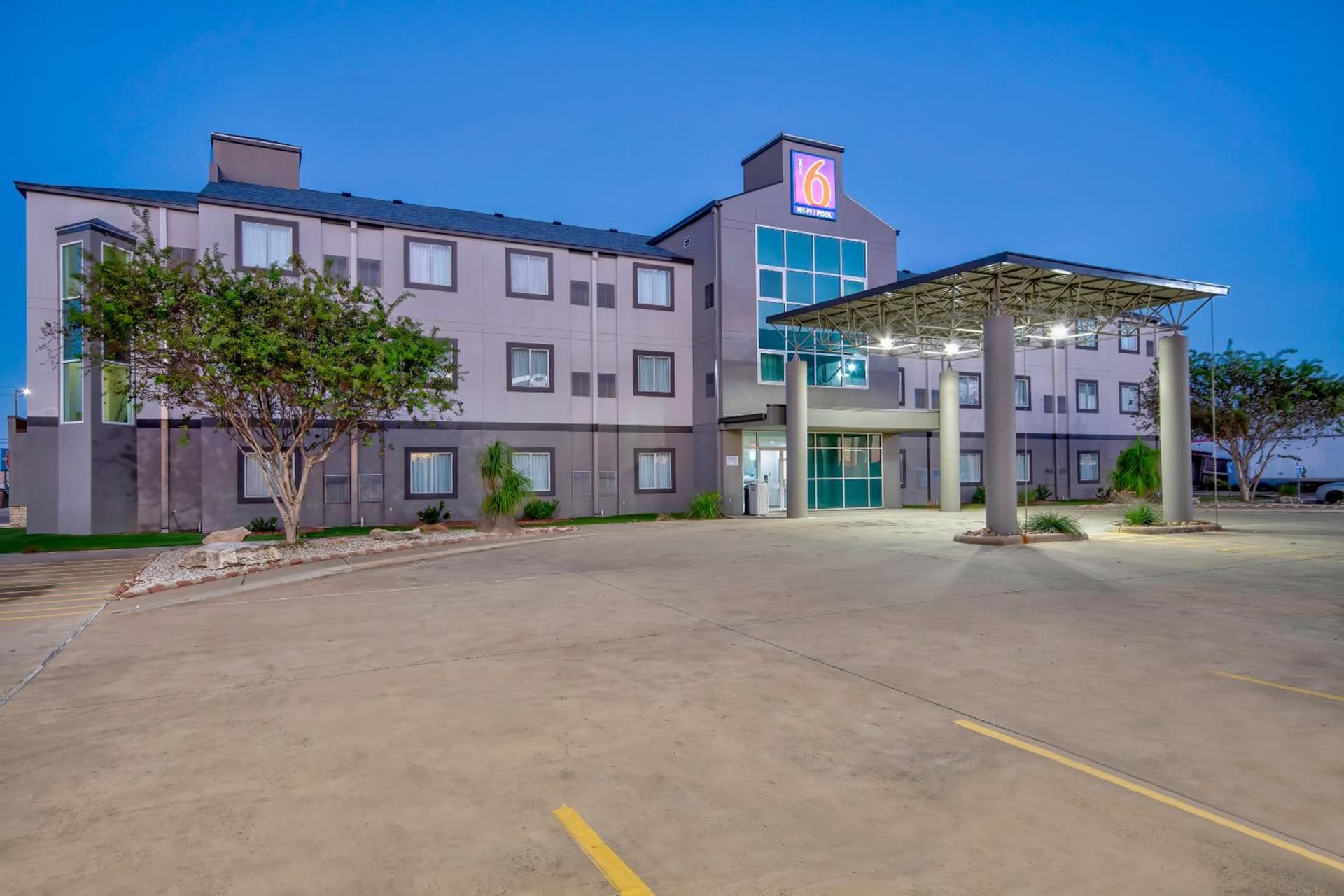 Motel 6-Harlingen, TX interior in Harlingen, TX — gallery photo 2