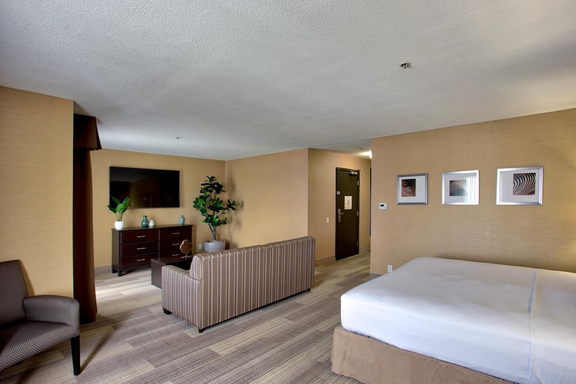 Hampton Inn by Hilton Costa Mesa Newport Beach gallery photo in Costa Mesa, CA — image 32