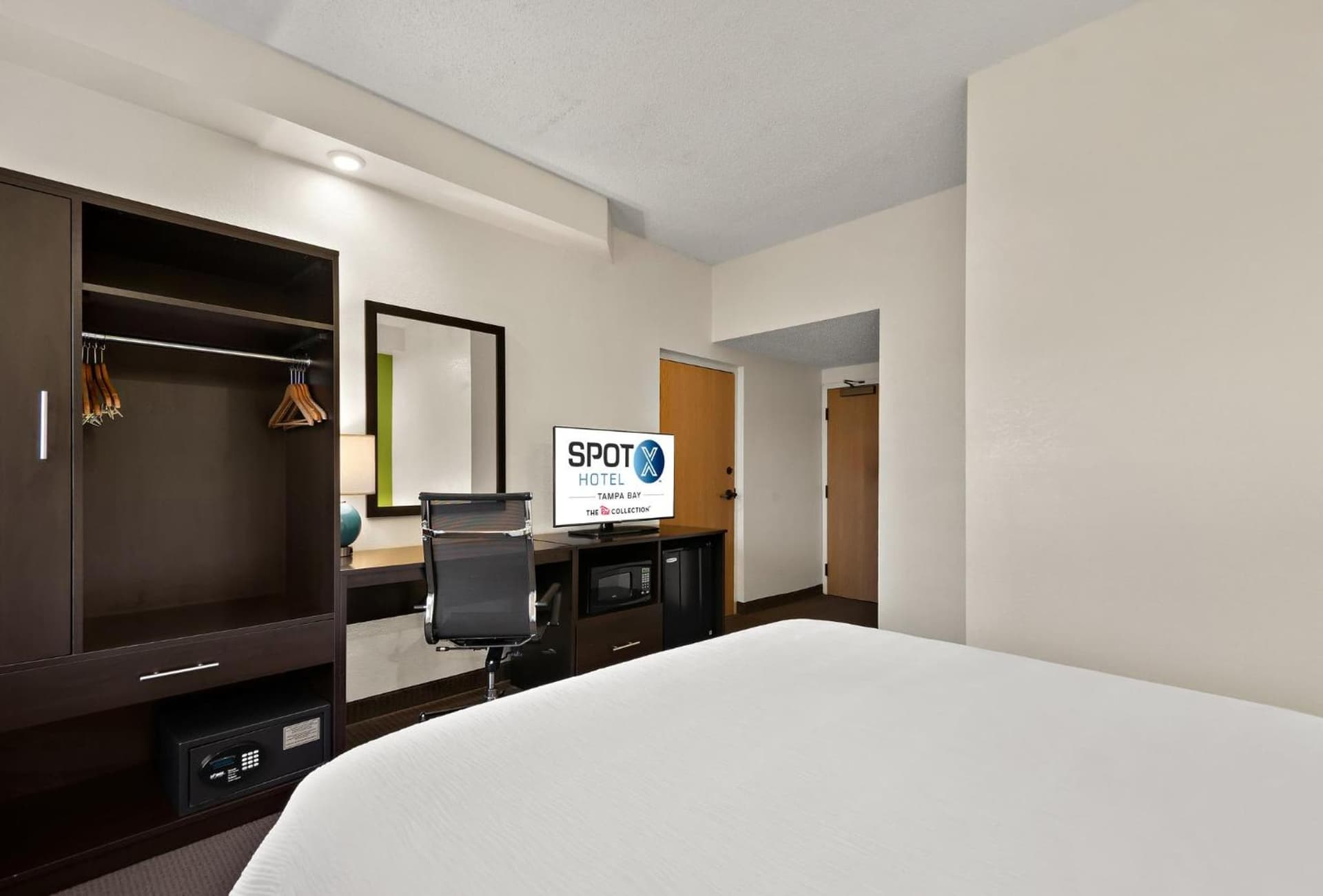 SPOT X Hotel Tampa - Wesley Chapel by The Red Collection gallery photo in Wesley Chapel, FL — image 7