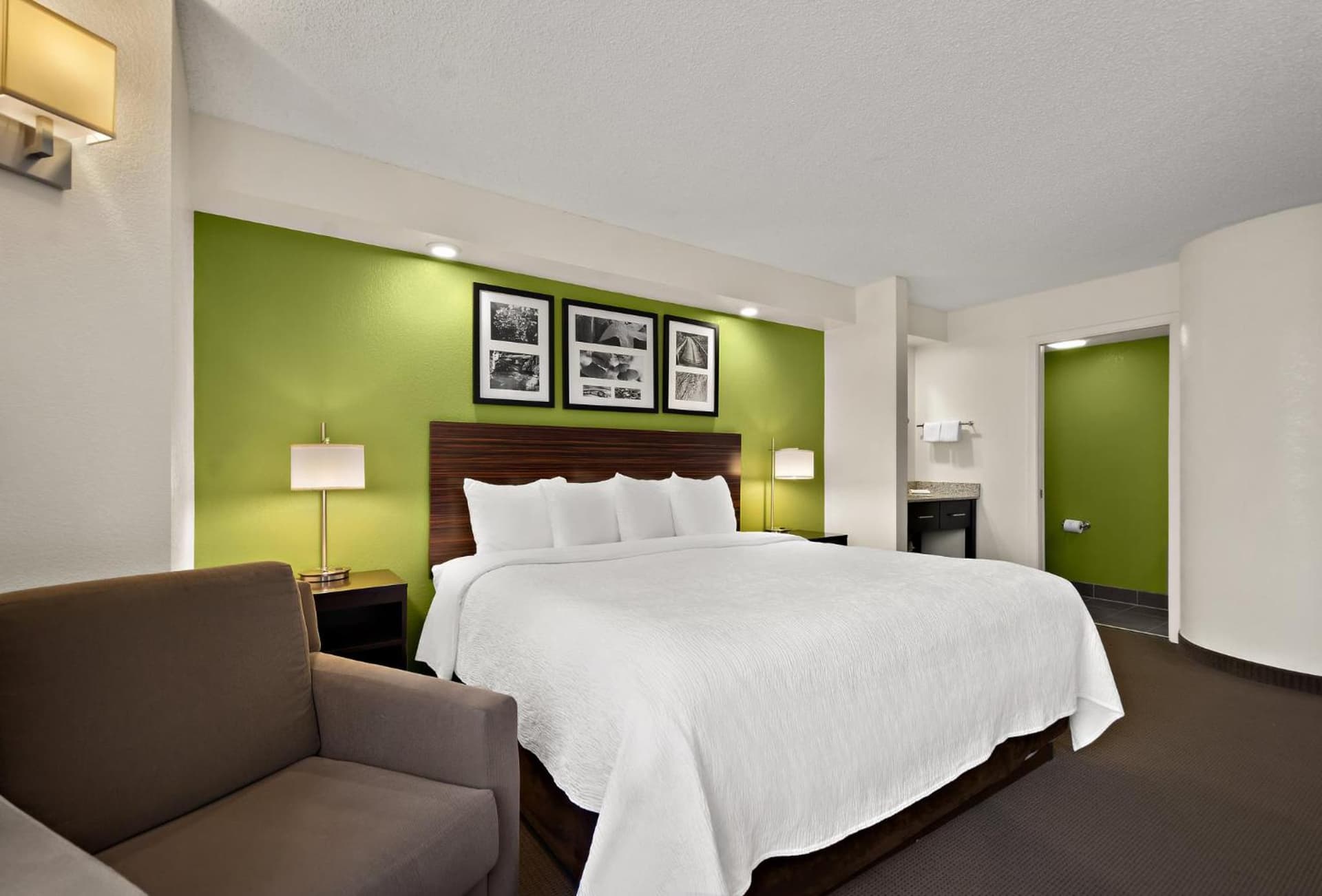 SPOT X Hotel Tampa - Wesley Chapel by The Red Collection gallery photo in Wesley Chapel, FL — image 11