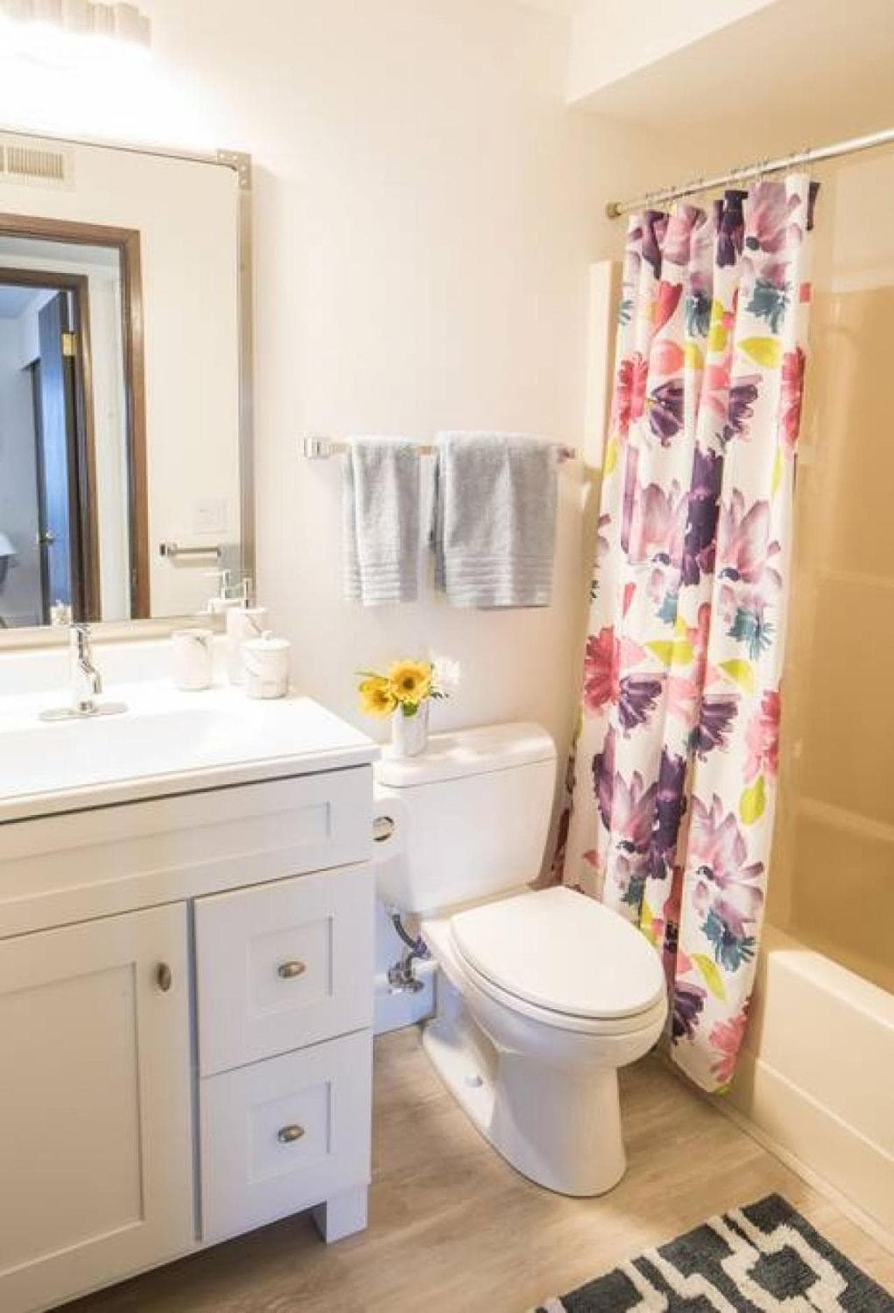 Beautiful Waterfront Retreat gallery photo in Olympia, WA — image 5
