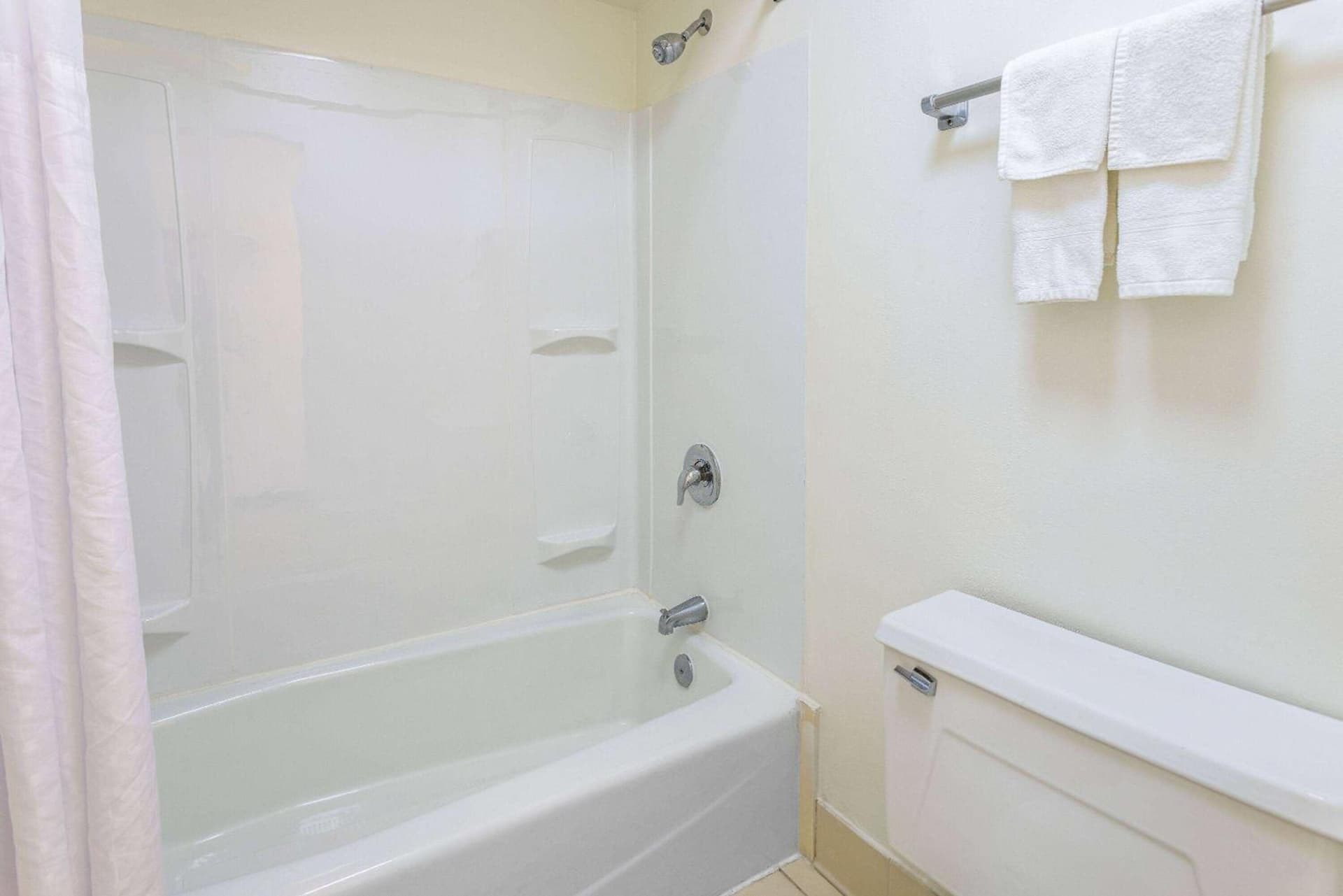 Studio 6 Suites Jacksonville, NC - Camp LeJeune gallery photo in Jacksonville, NC — image 50