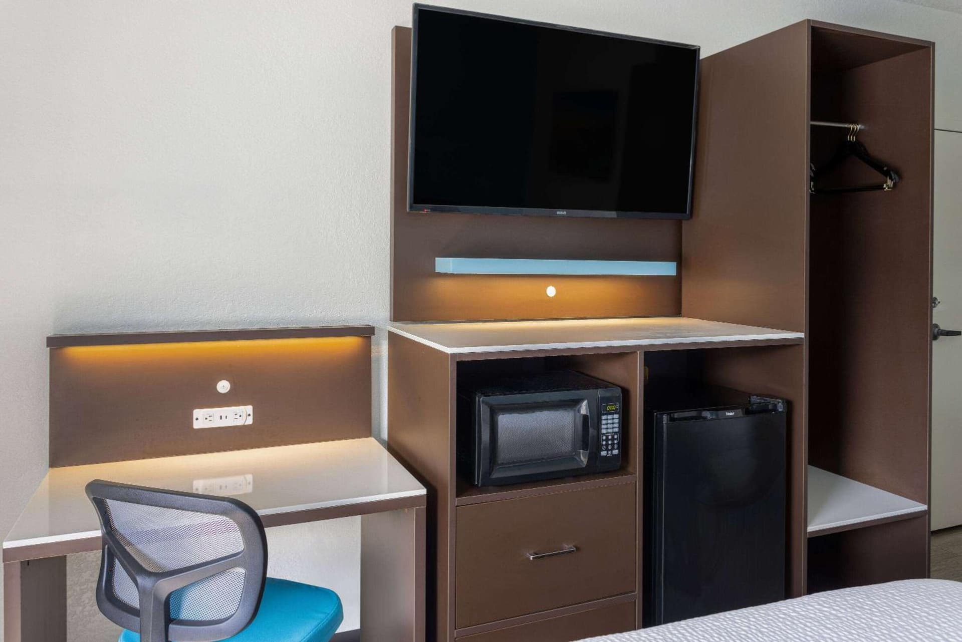 Studio 6 Suites Jacksonville, NC - Camp LeJeune gallery photo in Jacksonville, NC — image 35