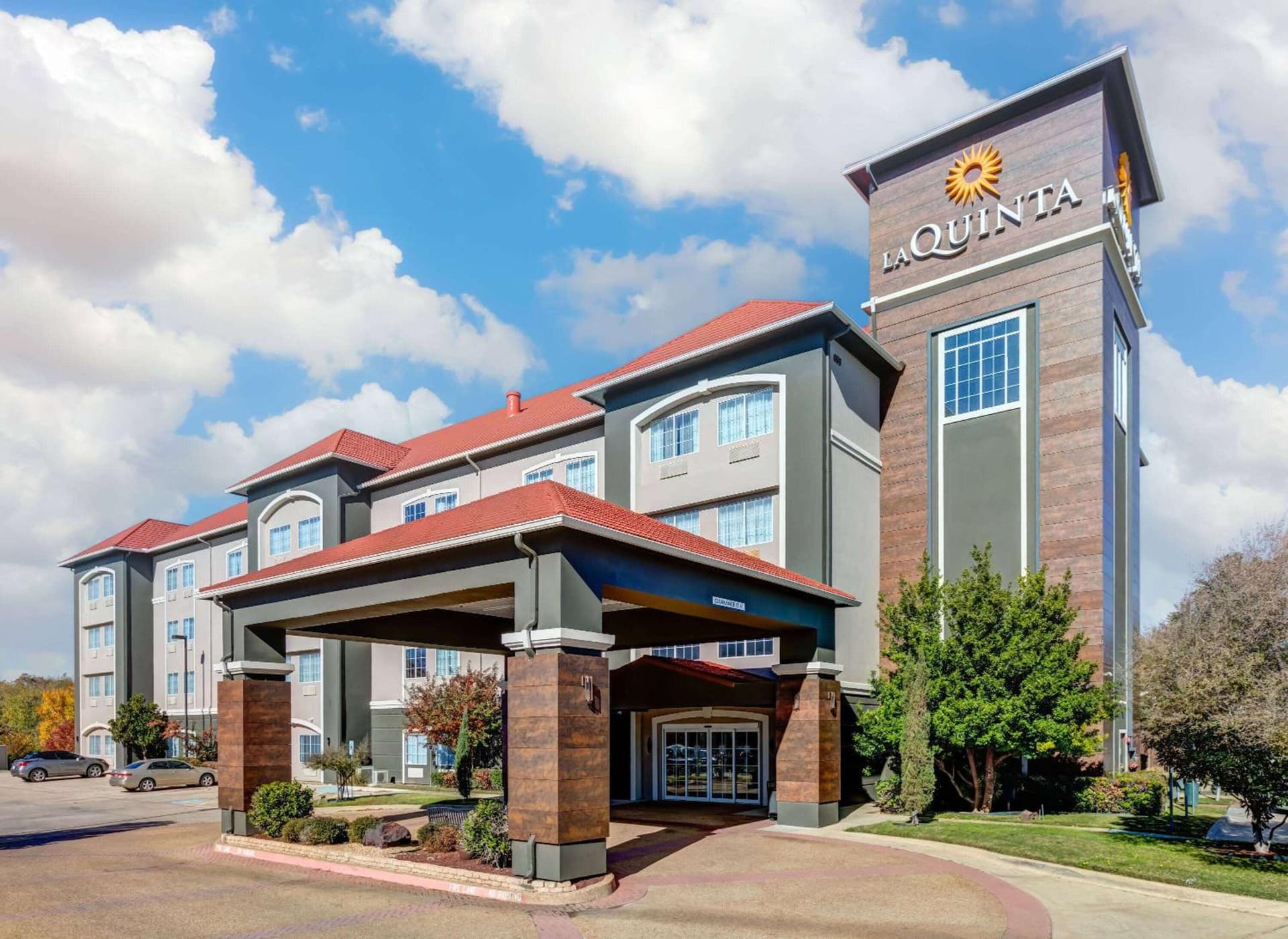 La Quinta by Wyndham Fort Worth NE Mall featured exterior or lobby in Hurst, TX — similar hotel
