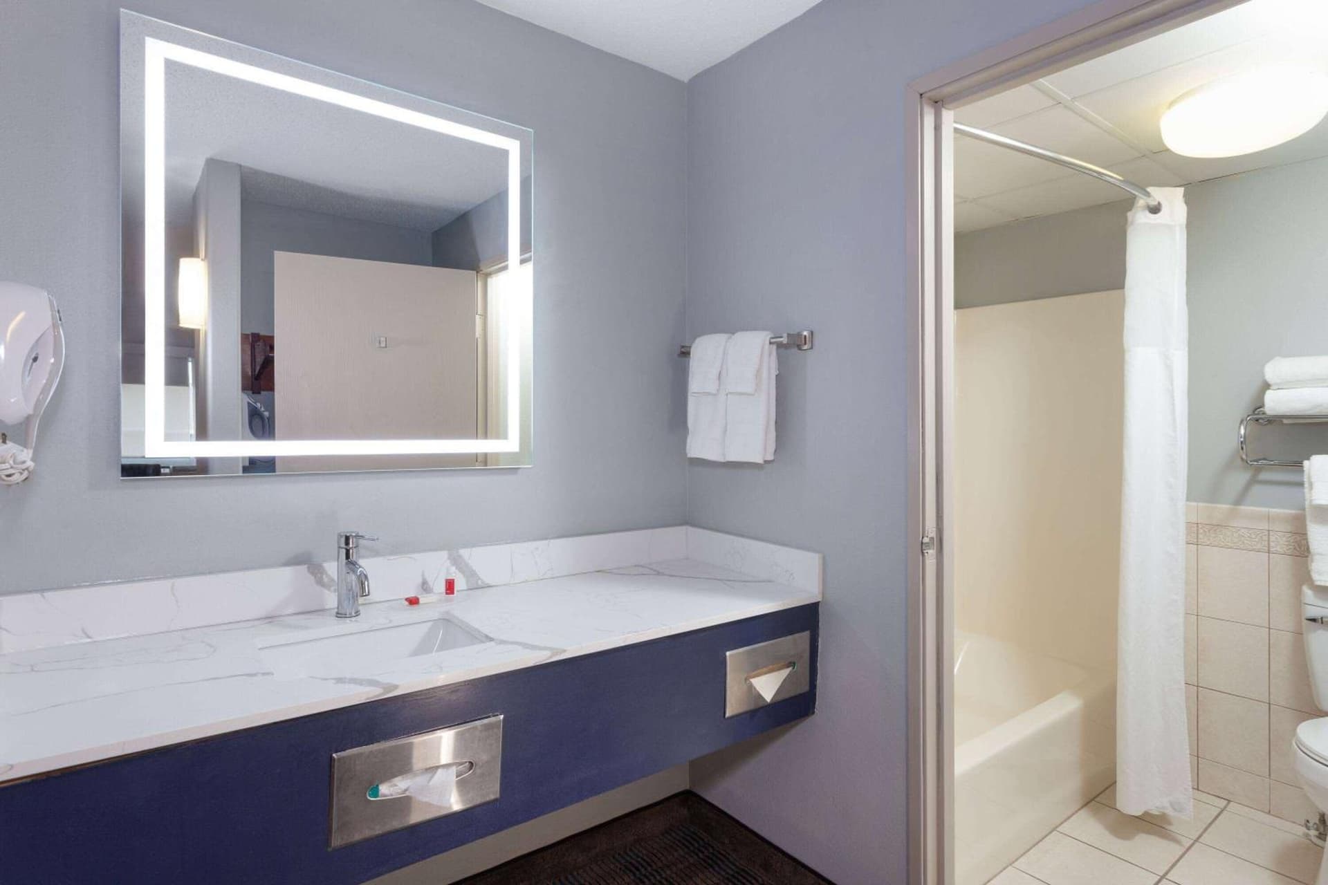 AmericInn by Wyndham Peoria gallery photo in Peoria, IL — image 26