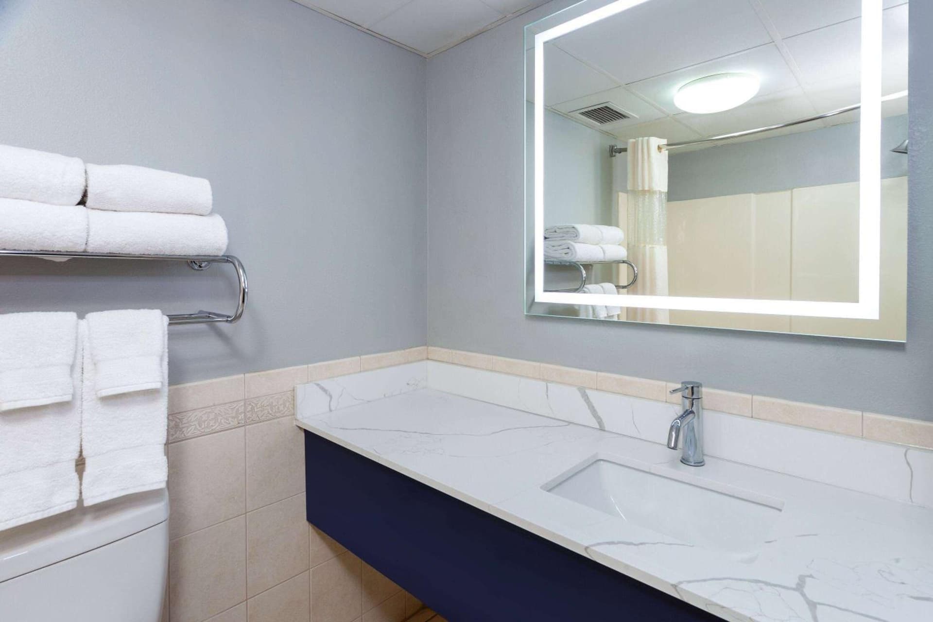 AmericInn by Wyndham Peoria gallery photo in Peoria, IL — image 17