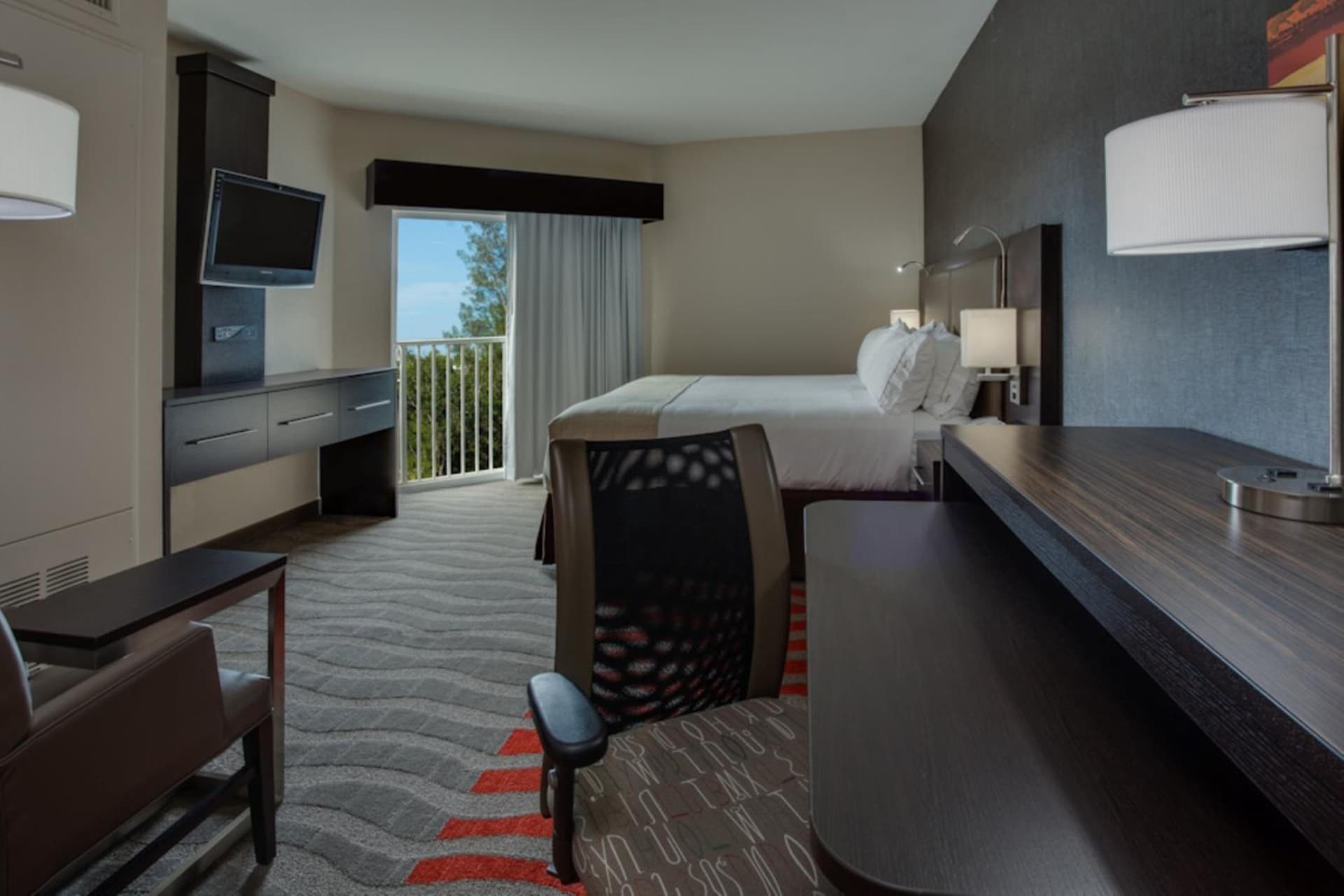 Holiday Inn Express & Suites Naples Downtown - 5th Avenue by IHG gallery photo in Naples, FL — image 34