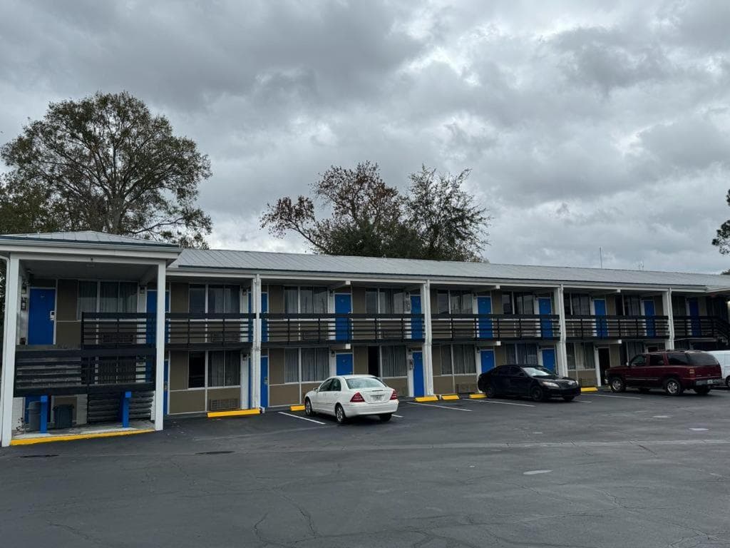Midtown Lodge featured exterior or lobby in Jacksonville, FL — similar hotel