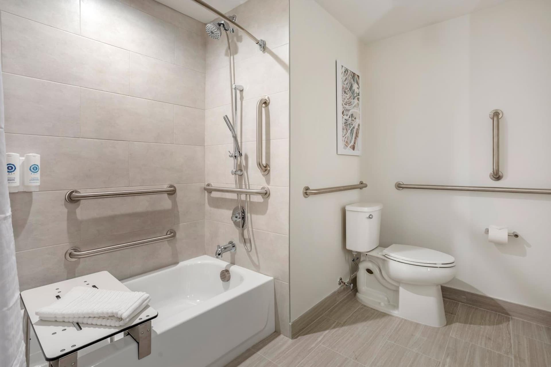 Comfort Inn & Suites Newark Liberty International Airport gallery photo in Newark, NJ — image 97