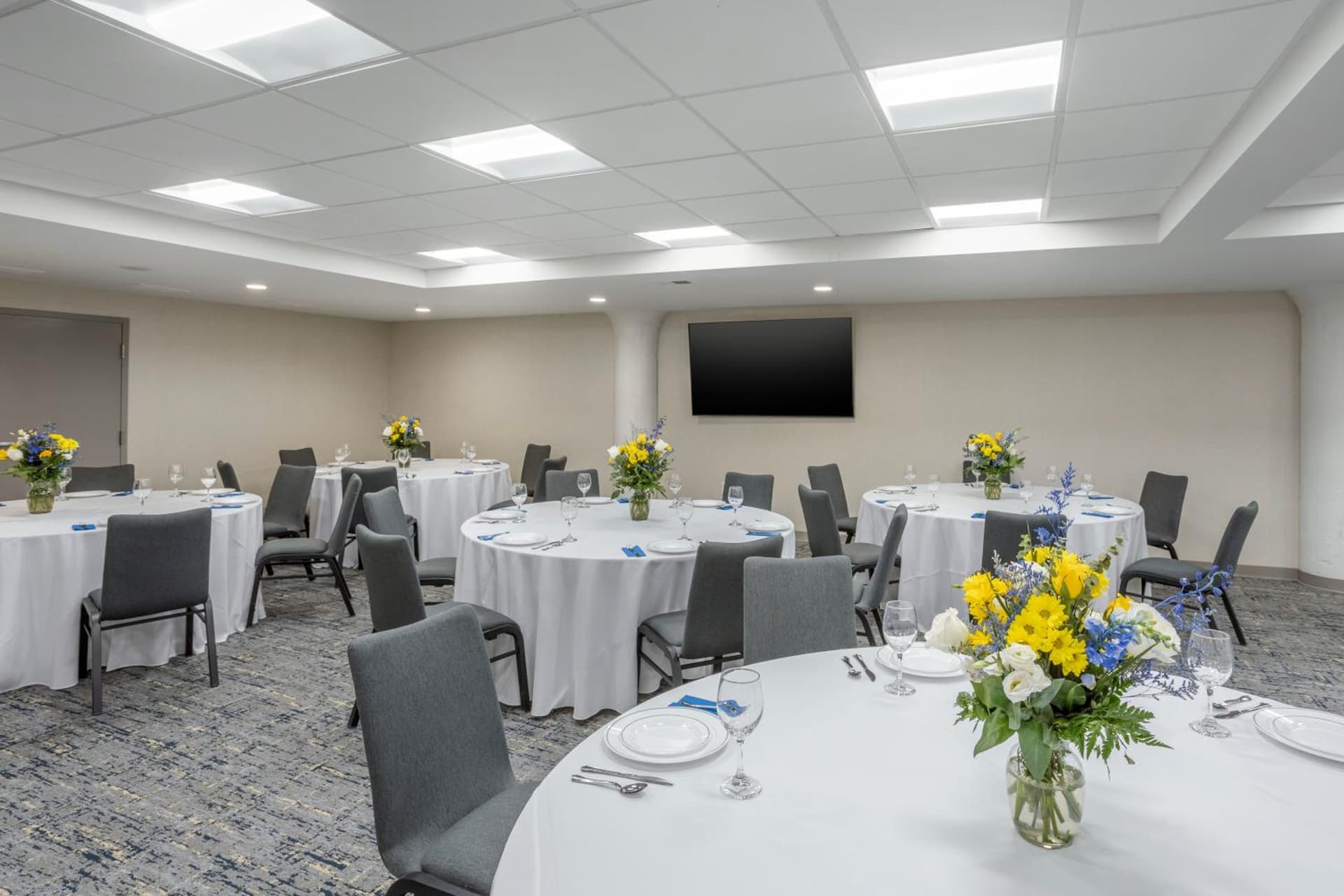 Comfort Inn & Suites Newark Liberty International Airport gallery photo in Newark, NJ — image 9