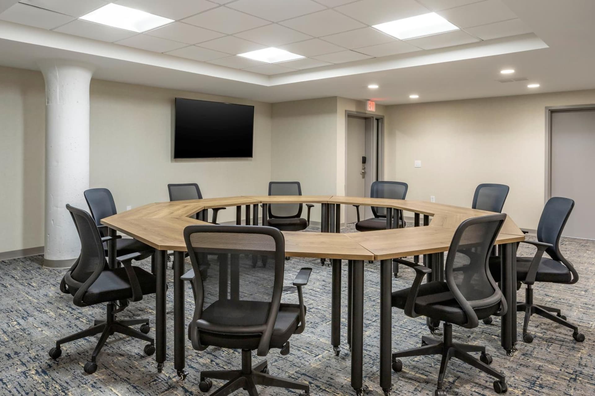 Comfort Inn & Suites Newark Liberty International Airport gallery photo in Newark, NJ — image 68