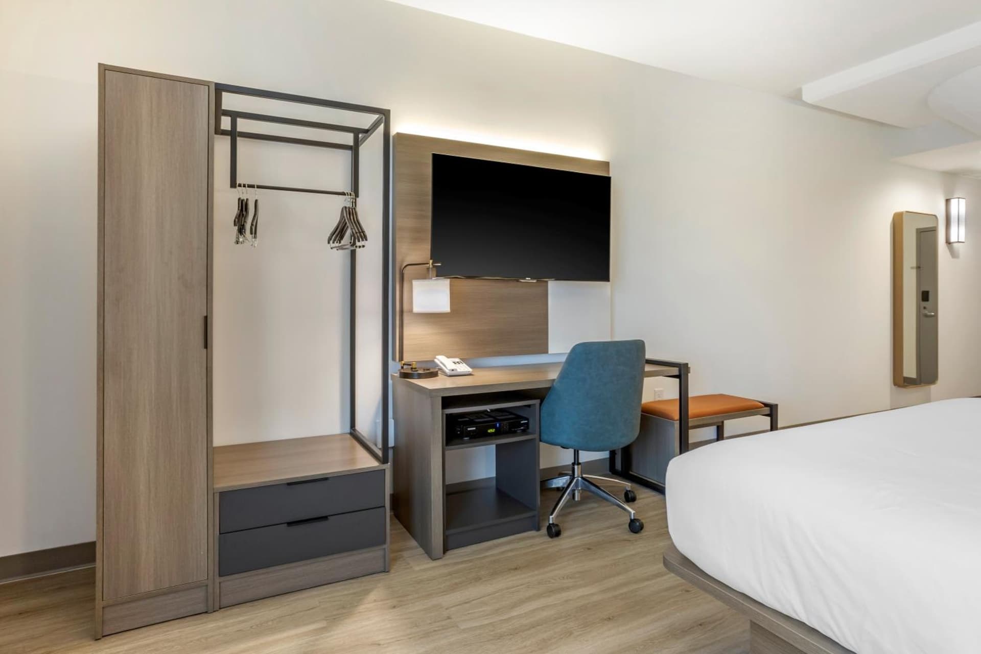 Comfort Inn & Suites Newark Liberty International Airport gallery photo in Newark, NJ — image 43