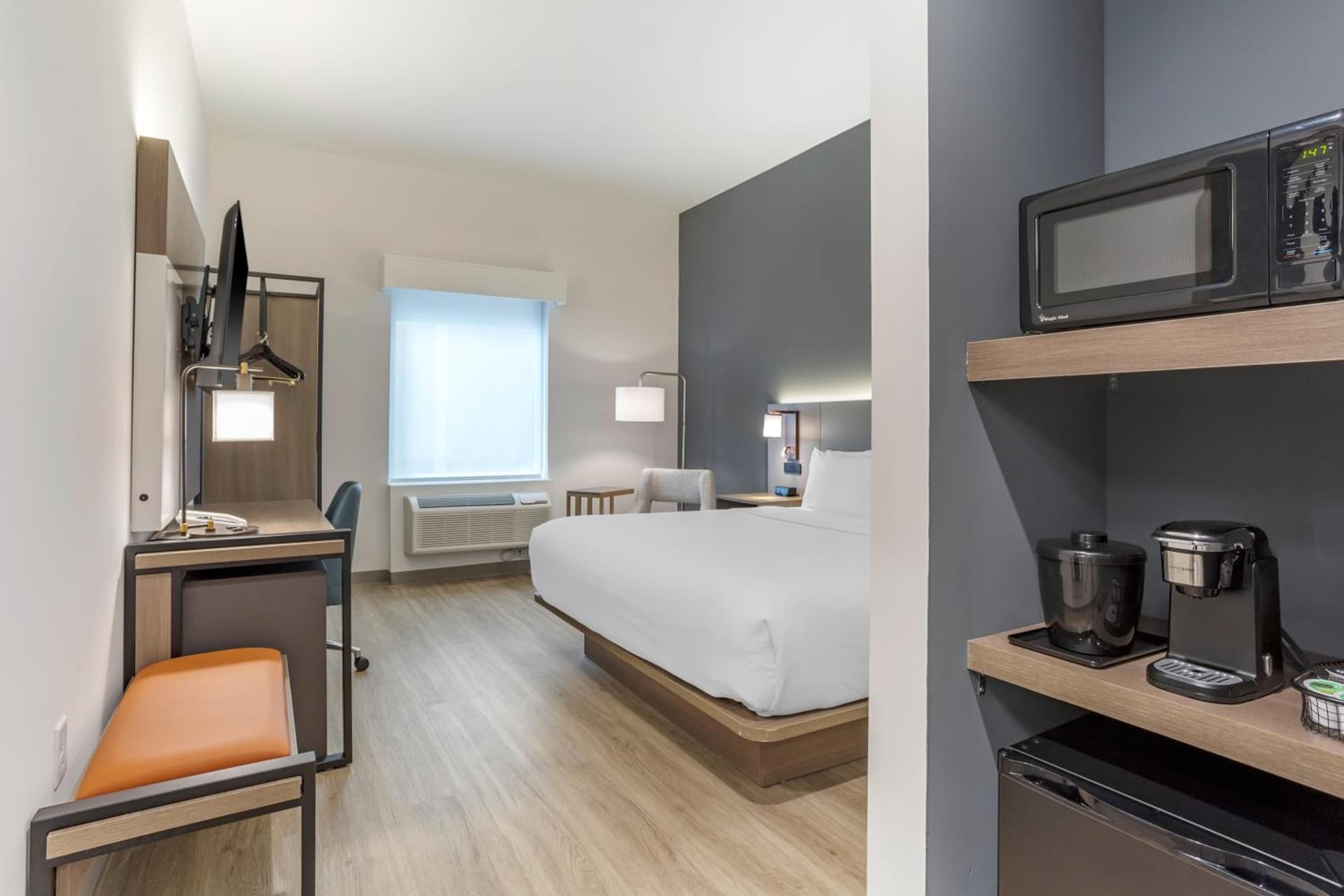 Comfort Inn & Suites Newark Liberty International Airport gallery photo in Newark, NJ — image 66