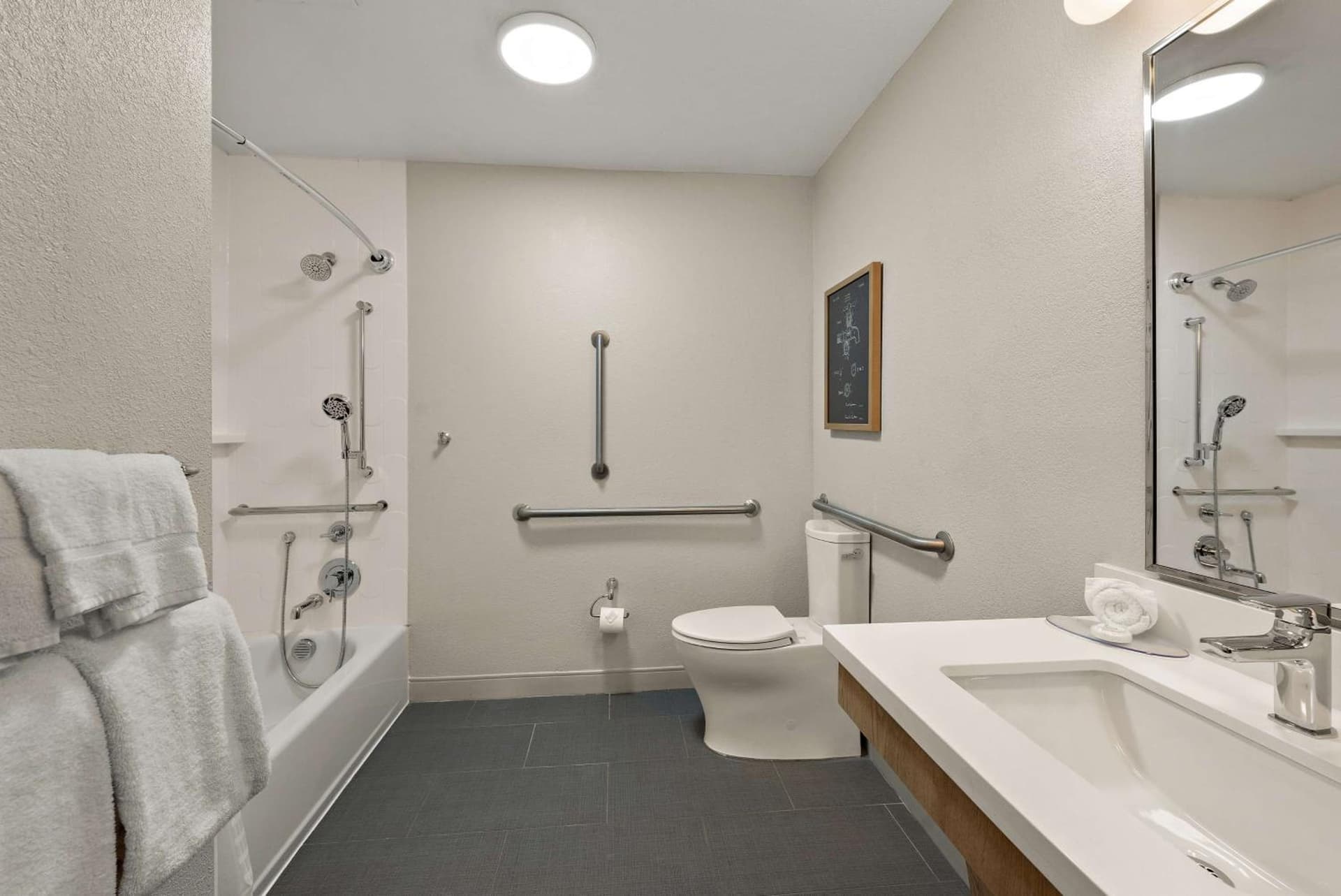 Sonesta Simply Suites Jersey City gallery photo in Jersey City, NJ — image 15