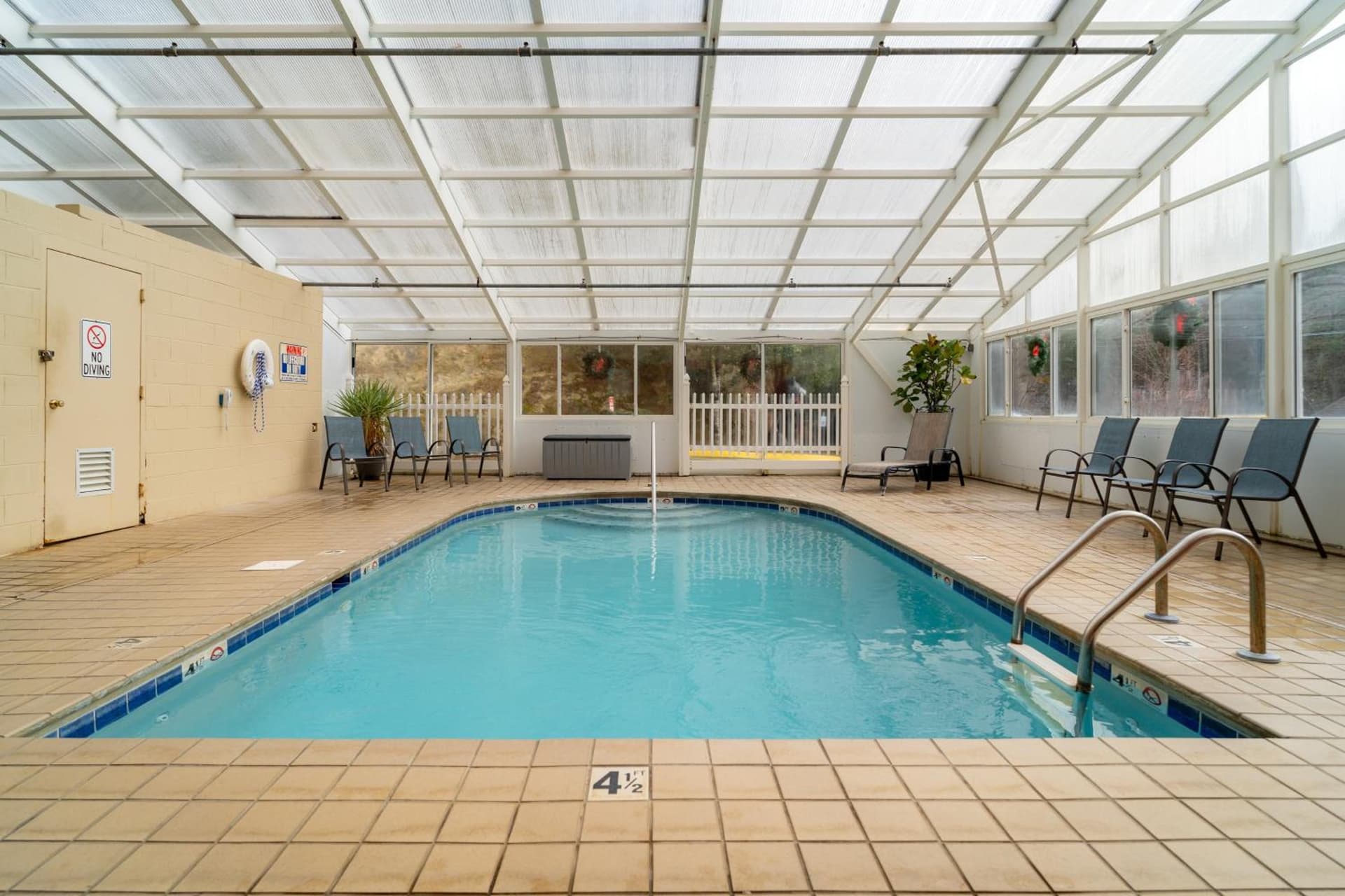 Condo in Gatlinburg very peaceful - 10 min Walk to Main Strip interior in Gatlinburg, TN — gallery photo 2