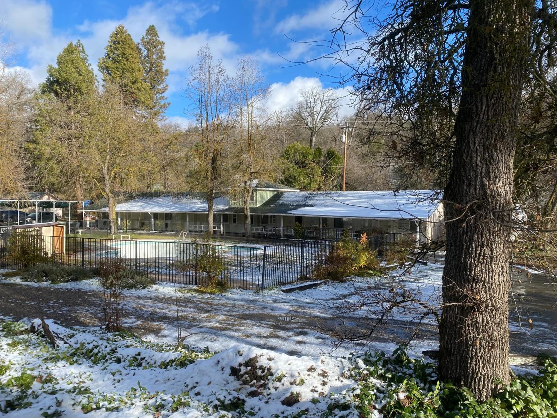 Seven Circles Lodge&Retreat interior in Badger — gallery photo 2