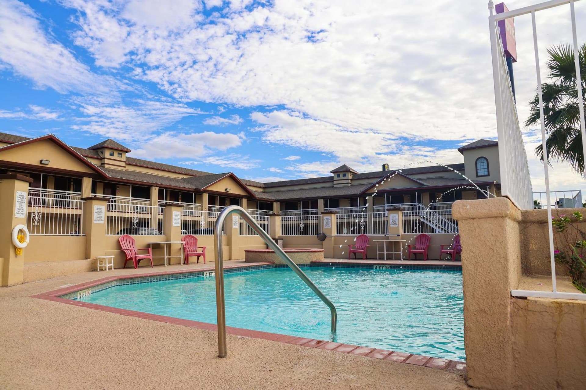 OYO Hotel McAllen Airport South gallery photo in McAllen, TX — image 75